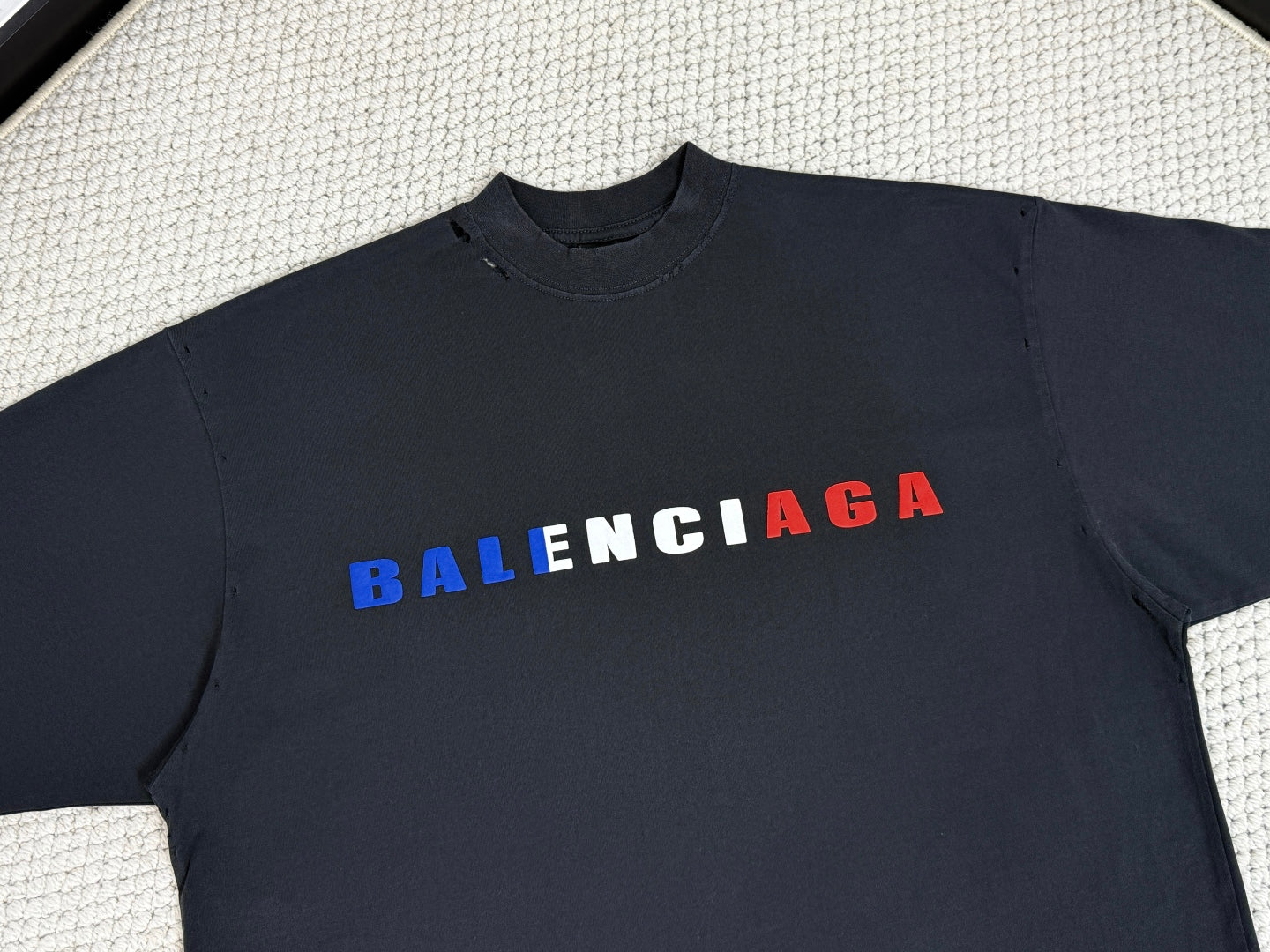 BB International T-shirt Medium Fit in Faded Black