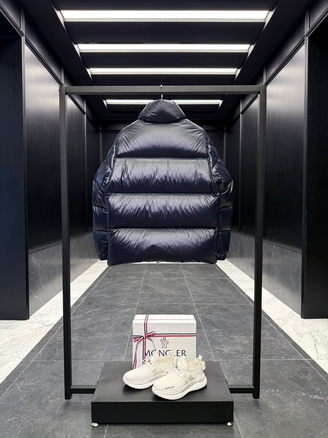 Moncler Ski-patch puff jacket