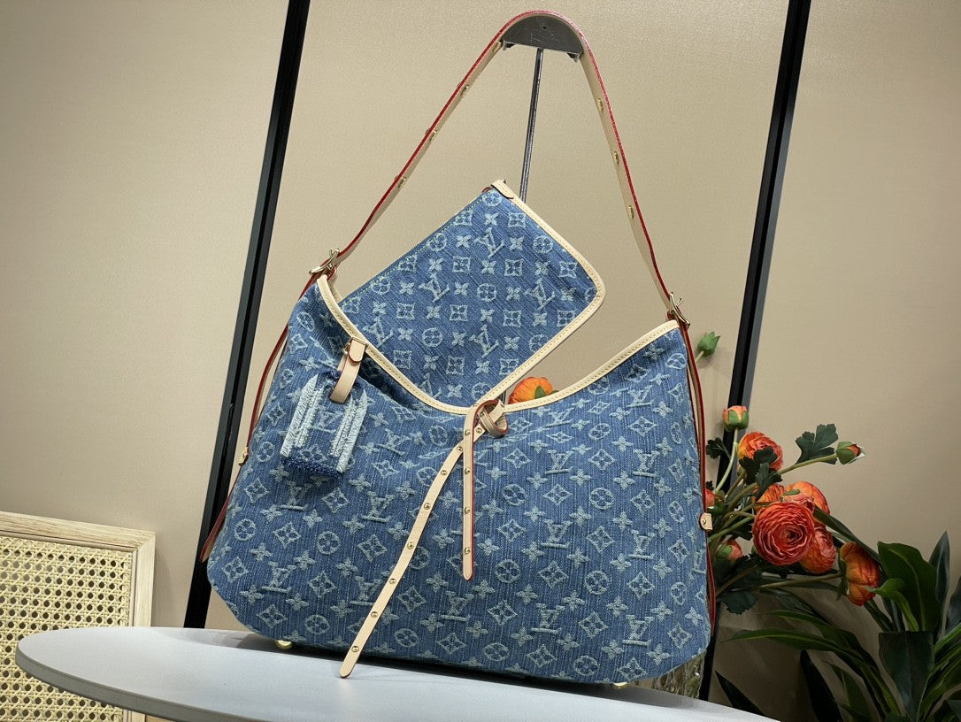 Louis Vuitton CarryAll MM M46855