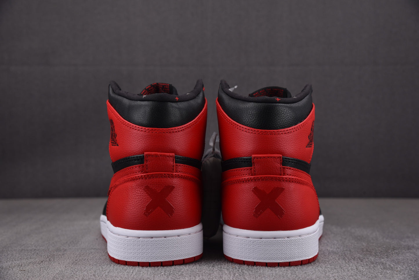 Air Jordan 1 Retro High 'Banned' 2011