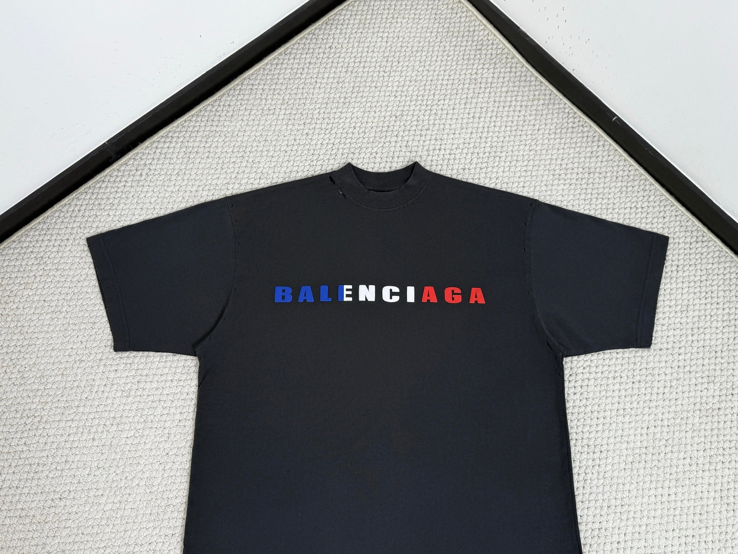 BB International T-shirt Medium Fit in Faded Black