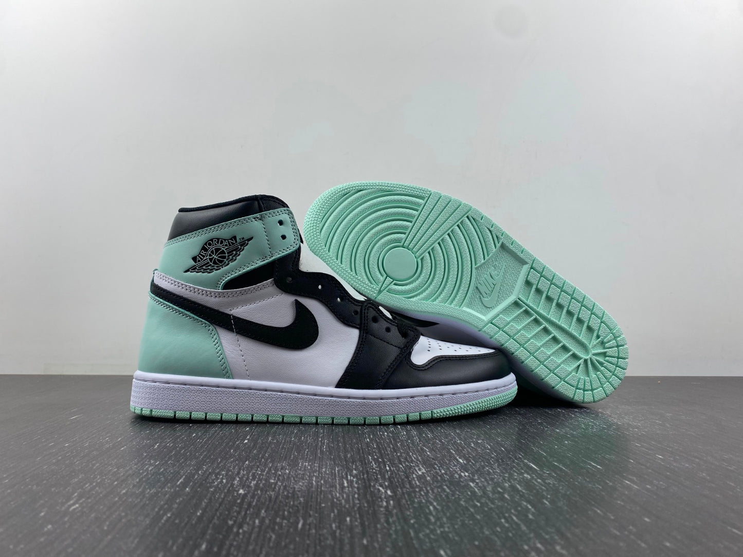 Air Jordan 1 Retro High OG NRG "Igloo"