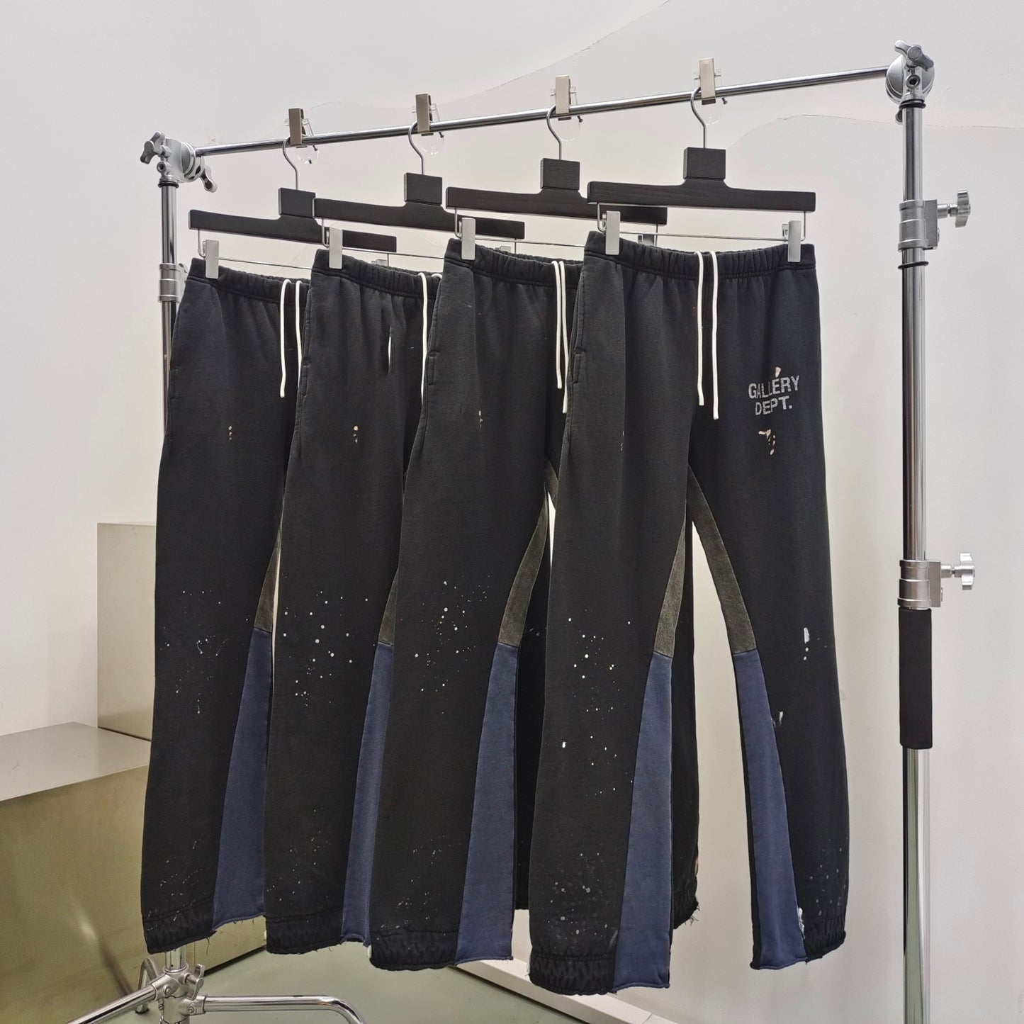 Gallery Dept. Logo Flare Sweatpants 'Washed Black'