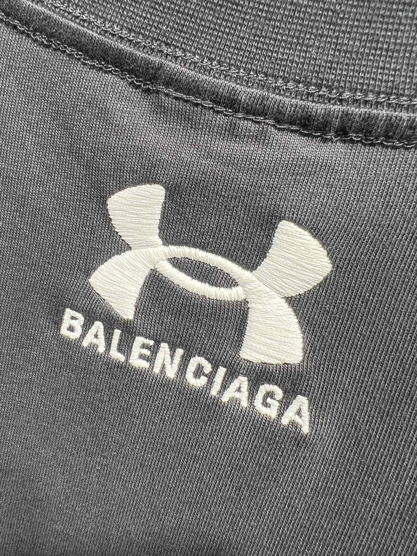 BALENCIAGA UNDER ARMOUR® T-SHIRT OVERSIZED FIT IN BLACK/WHITE
