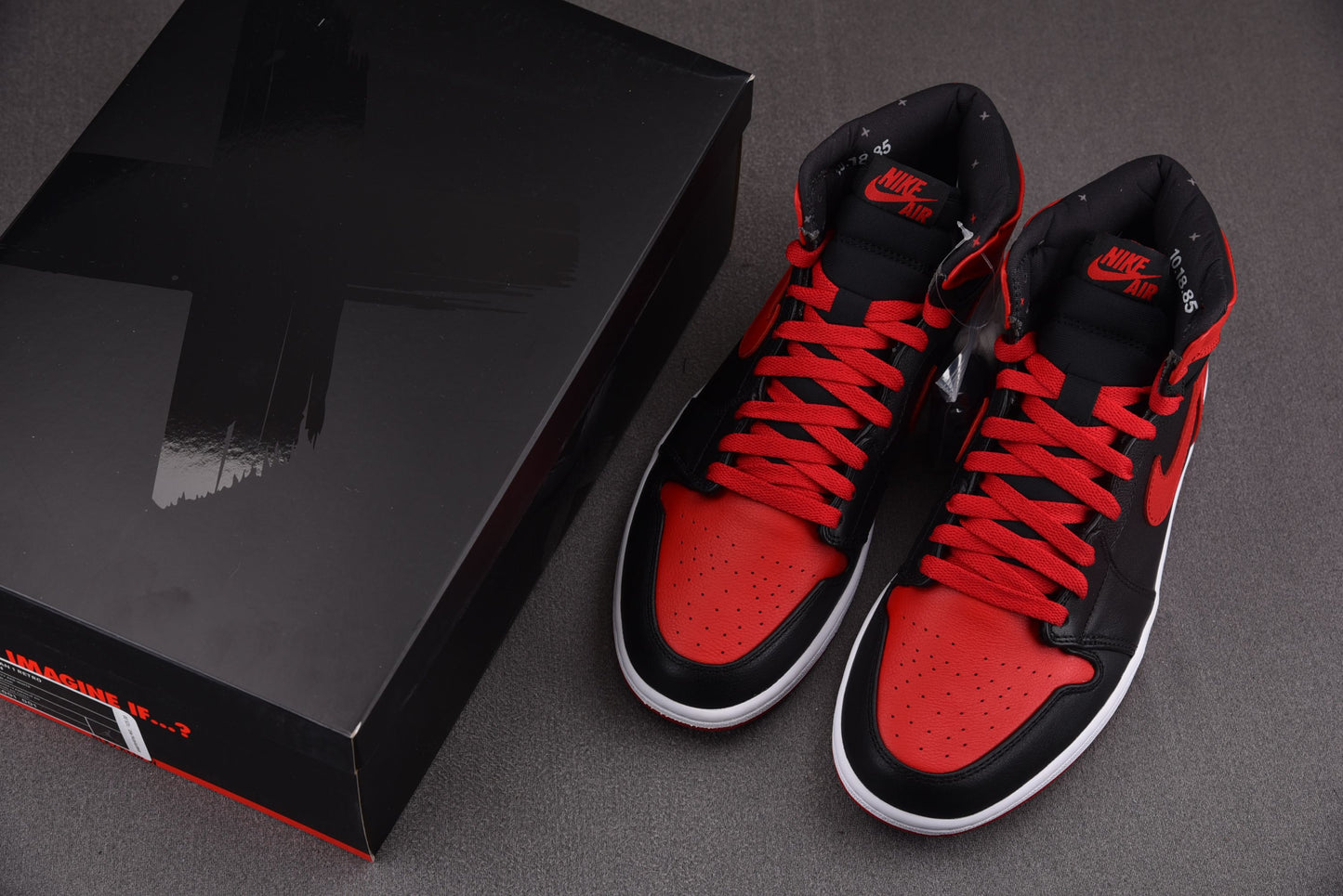 Air Jordan 1 Retro High 'Banned' 2011