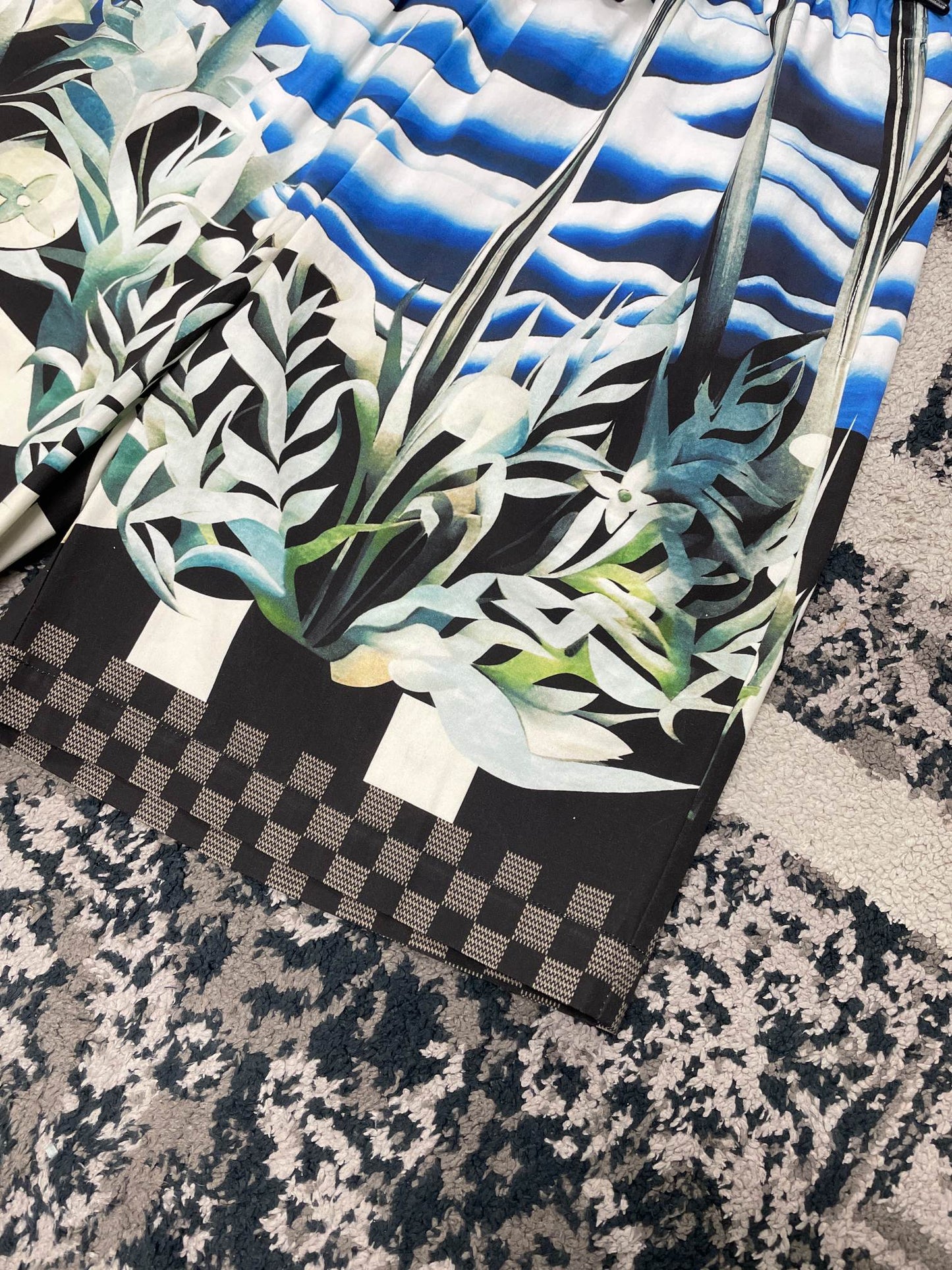 Louis Vuitton paradise islands collection Shorts