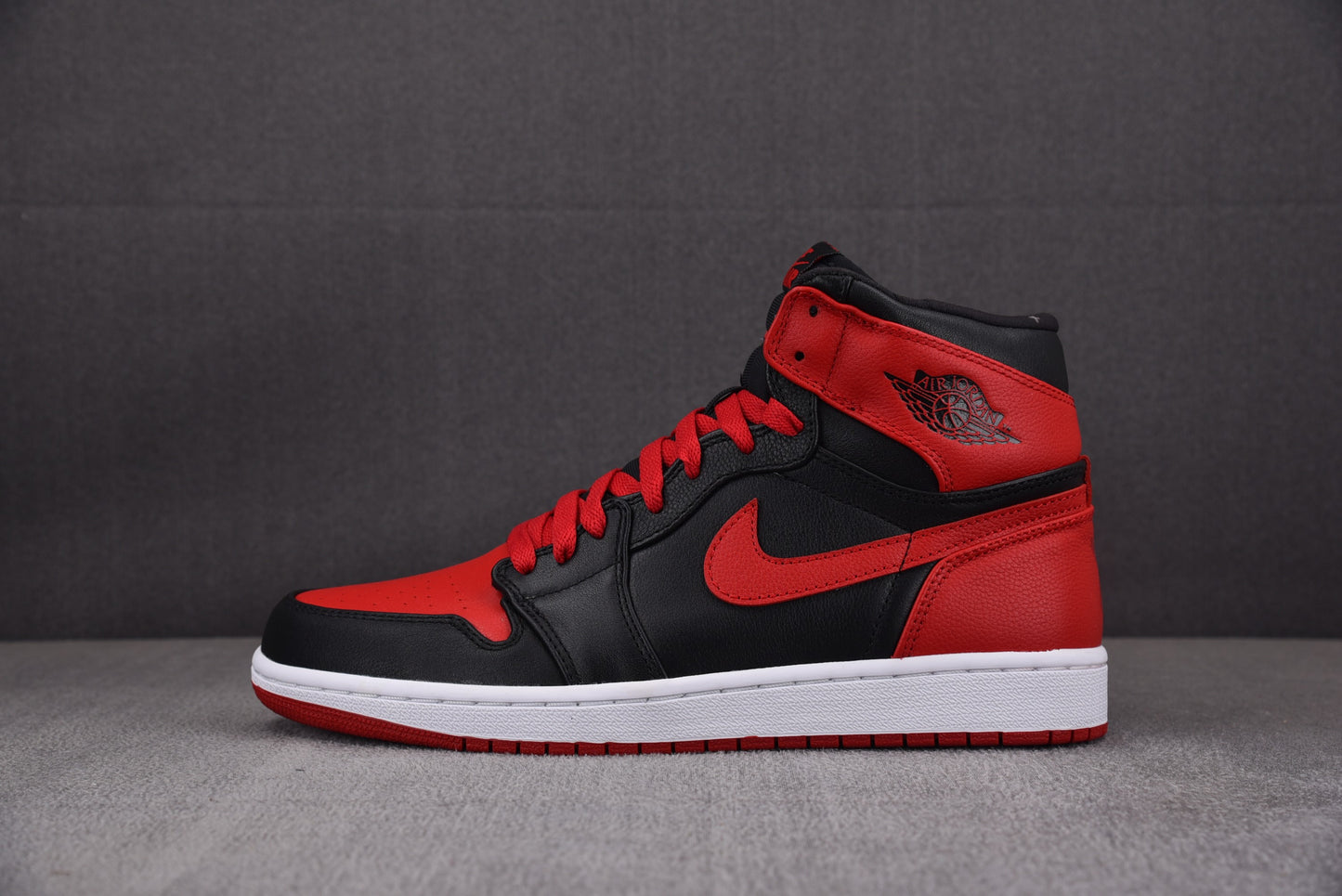 Air Jordan 1 Retro High 'Banned' 2011