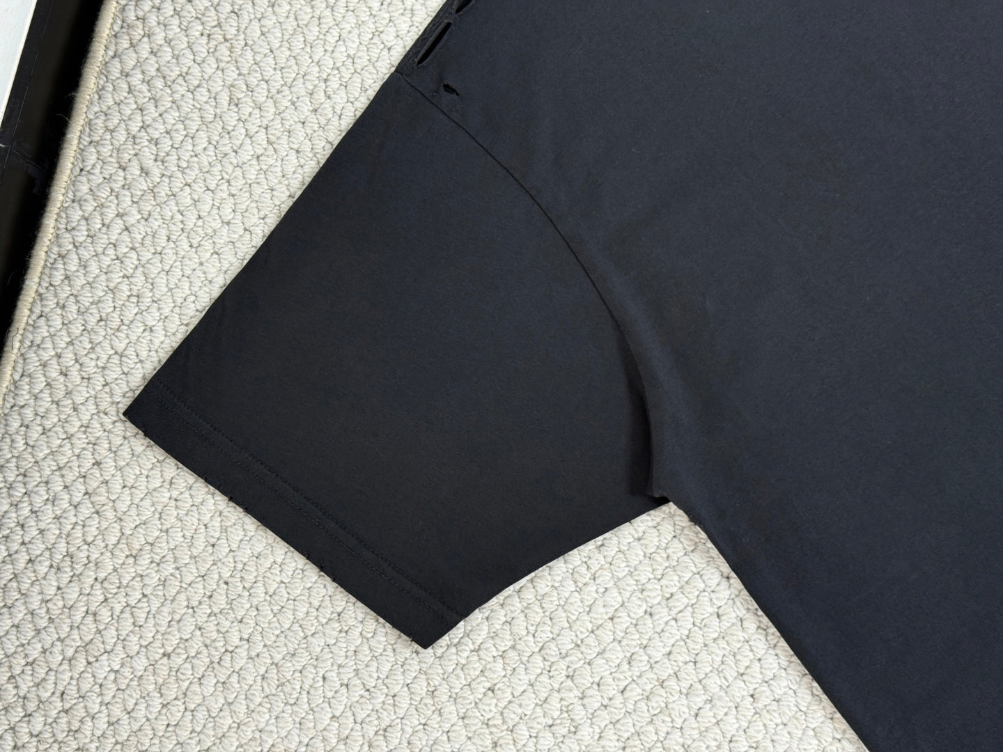 BB International T-shirt Medium Fit in Faded Black