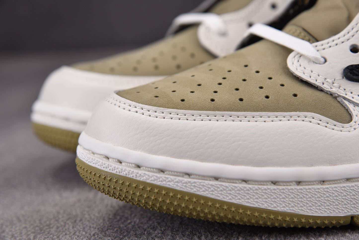 Travis Scott x Air Jordan 1 Low Golf 'Neutral Olive'
