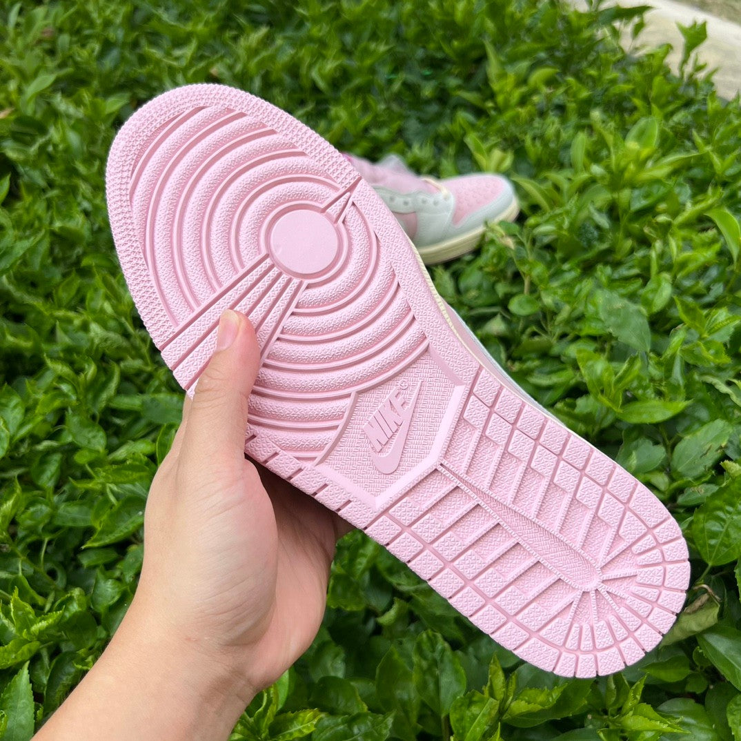 Travis Scott x Air Jordan 1 Low OG "Shy Pink" 2025