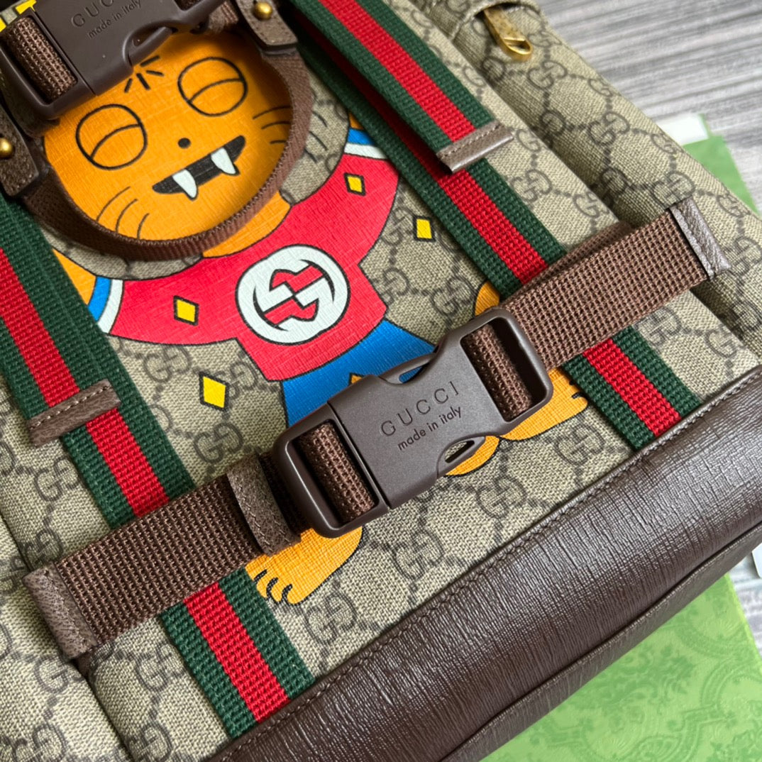 GG Cat Print Skateboard Backpack