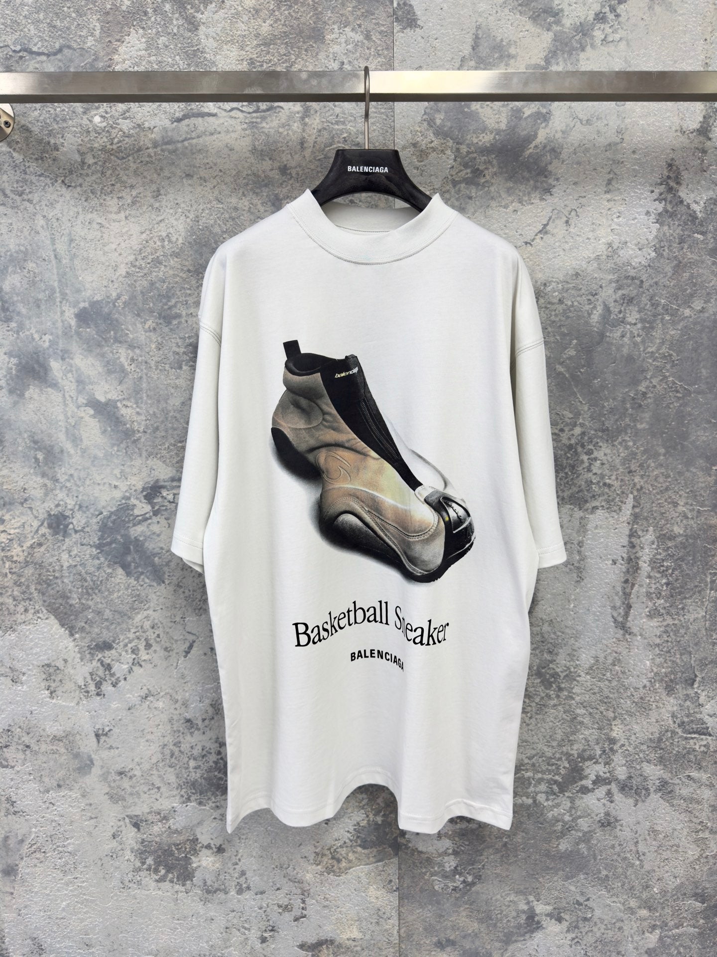 BB Men's Basketball Sneaker T-shirt Oversized in Dirty White