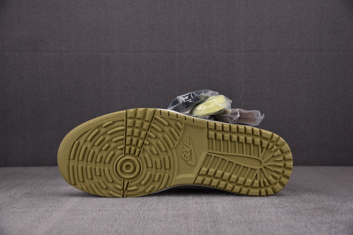 Travis Scott x Air Jordan 1 Low Golf 'Neutral Olive'