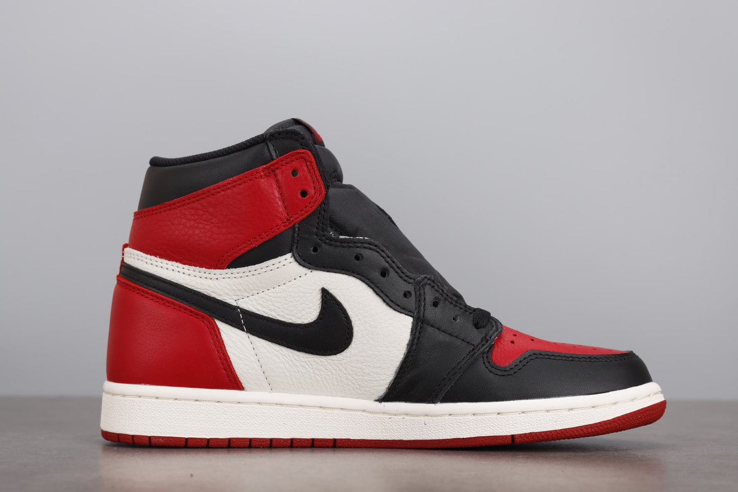 Air Jordan 1 Retro High OG 'Bred Toe'