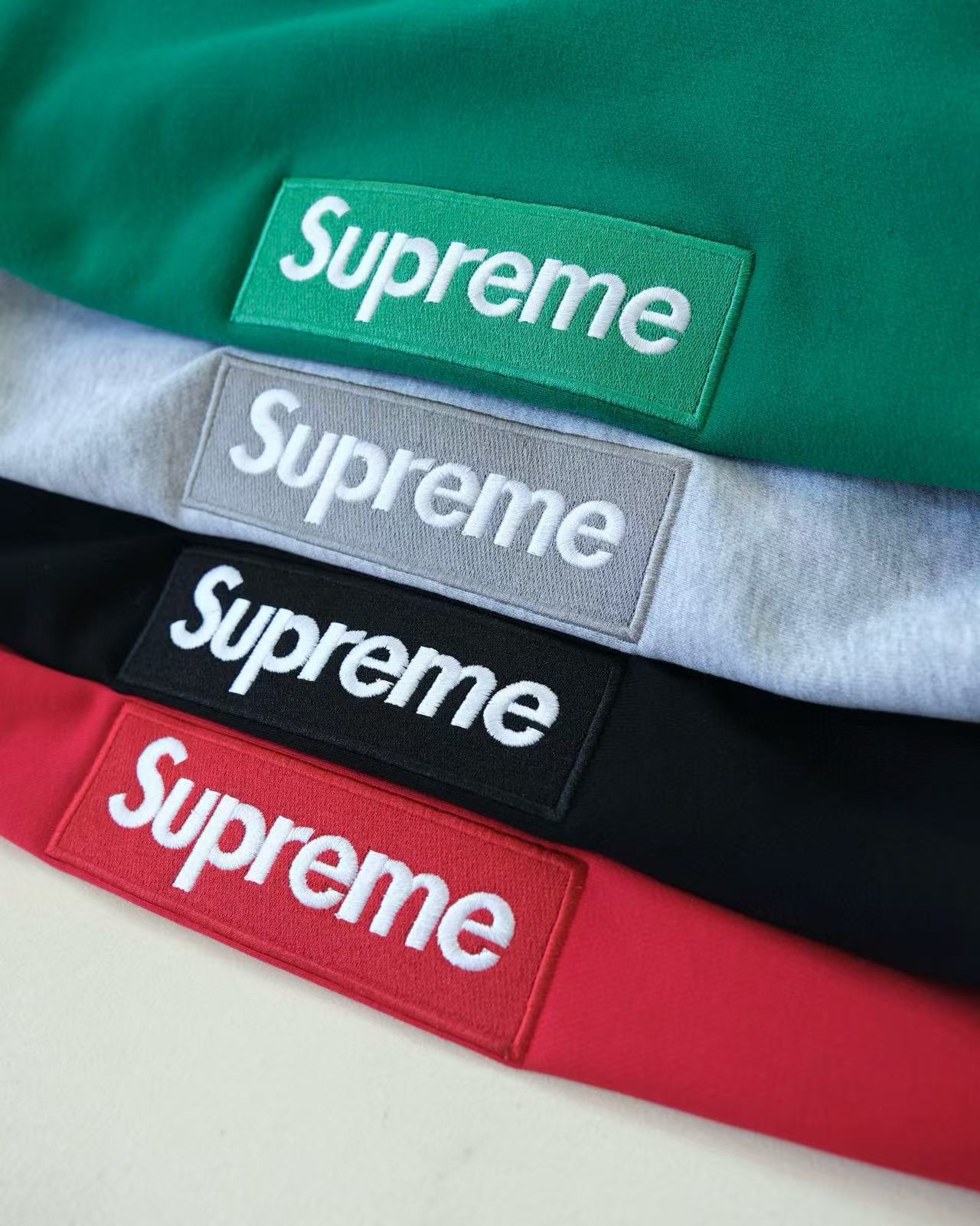 SUP FW24 WEEK17 Box Logo Hooded Sweatshirt