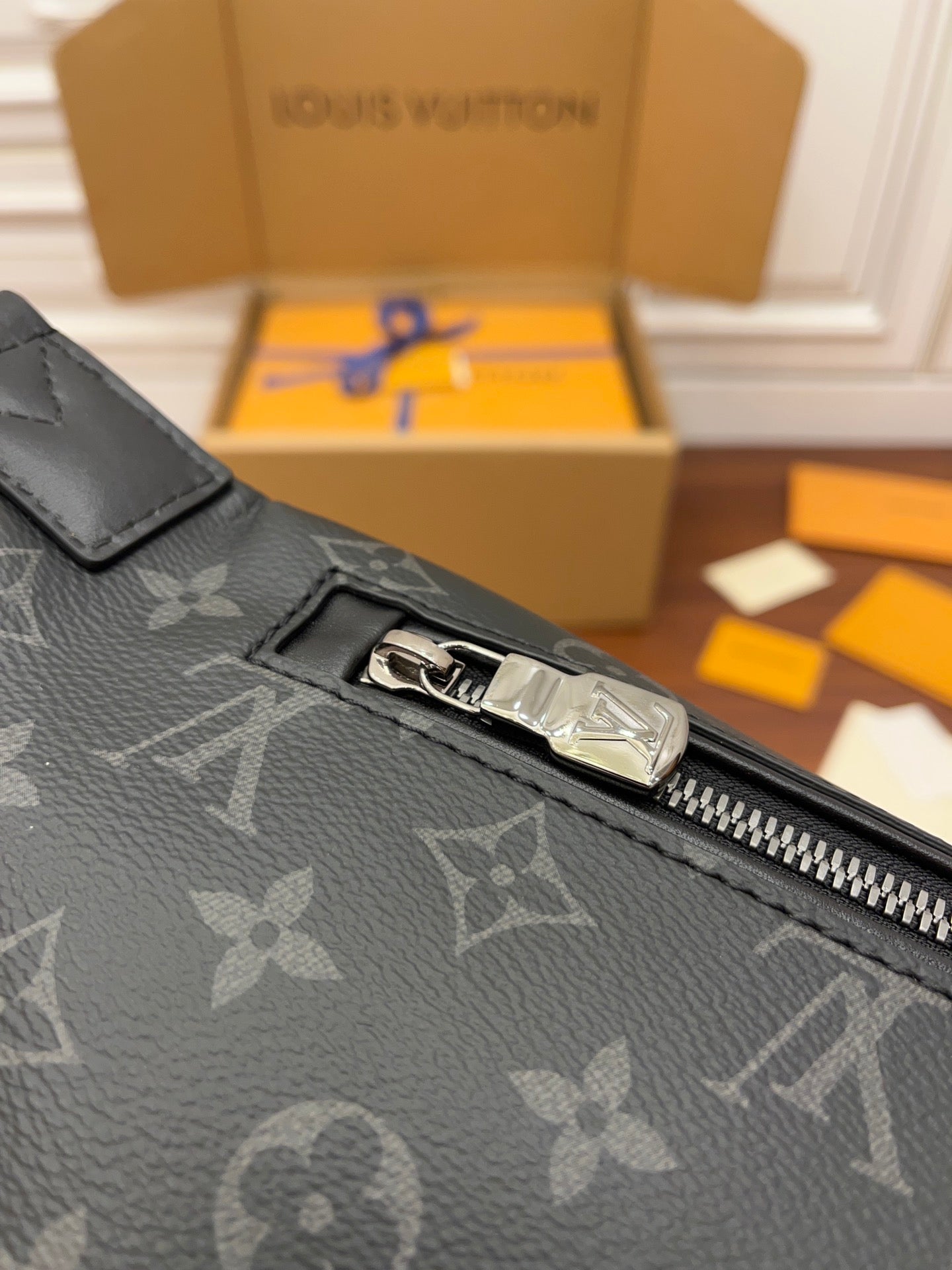 LV Discovery Bumbag PM M46035