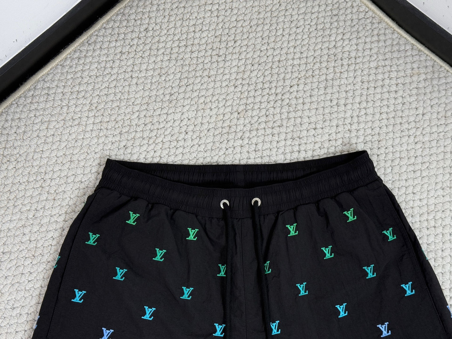 LV Blason Gradient Embroidered Swim Shorts 1AGTQU