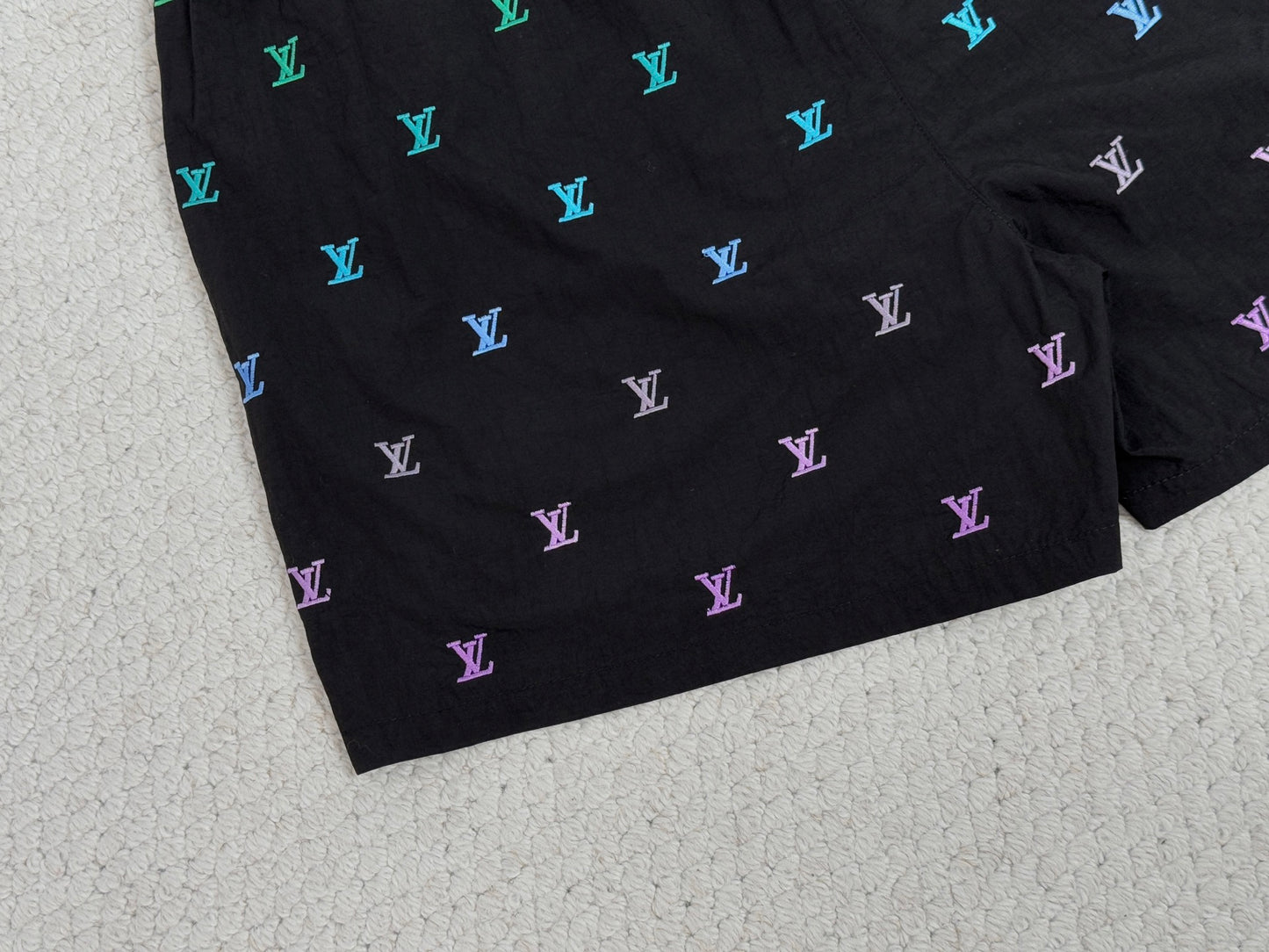 LV Blason Gradient Embroidered Swim Shorts 1AGTQU