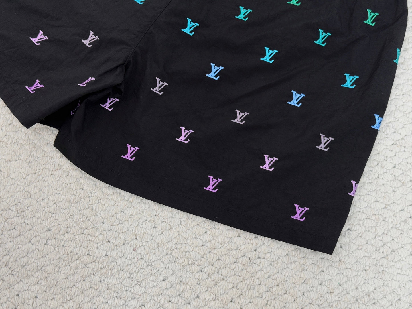 LV Blason Gradient Embroidered Swim Shorts 1AGTQU