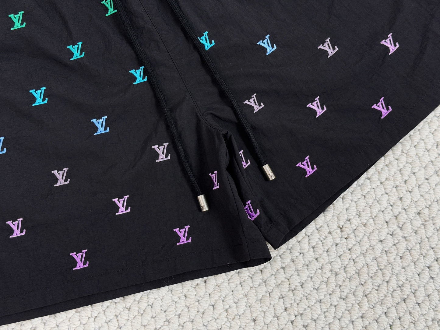 LV Blason Gradient Embroidered Swim Shorts 1AGTQU
