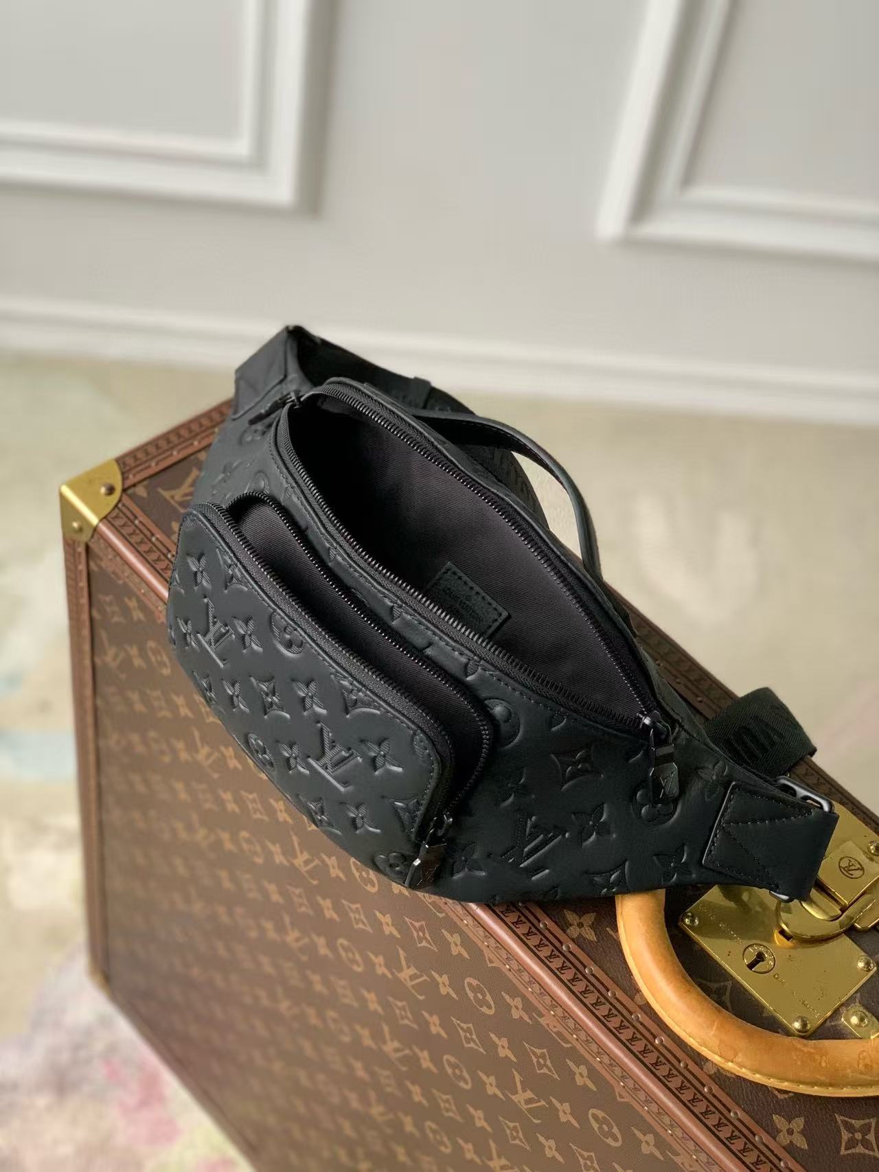 LV rush bumbag M47058