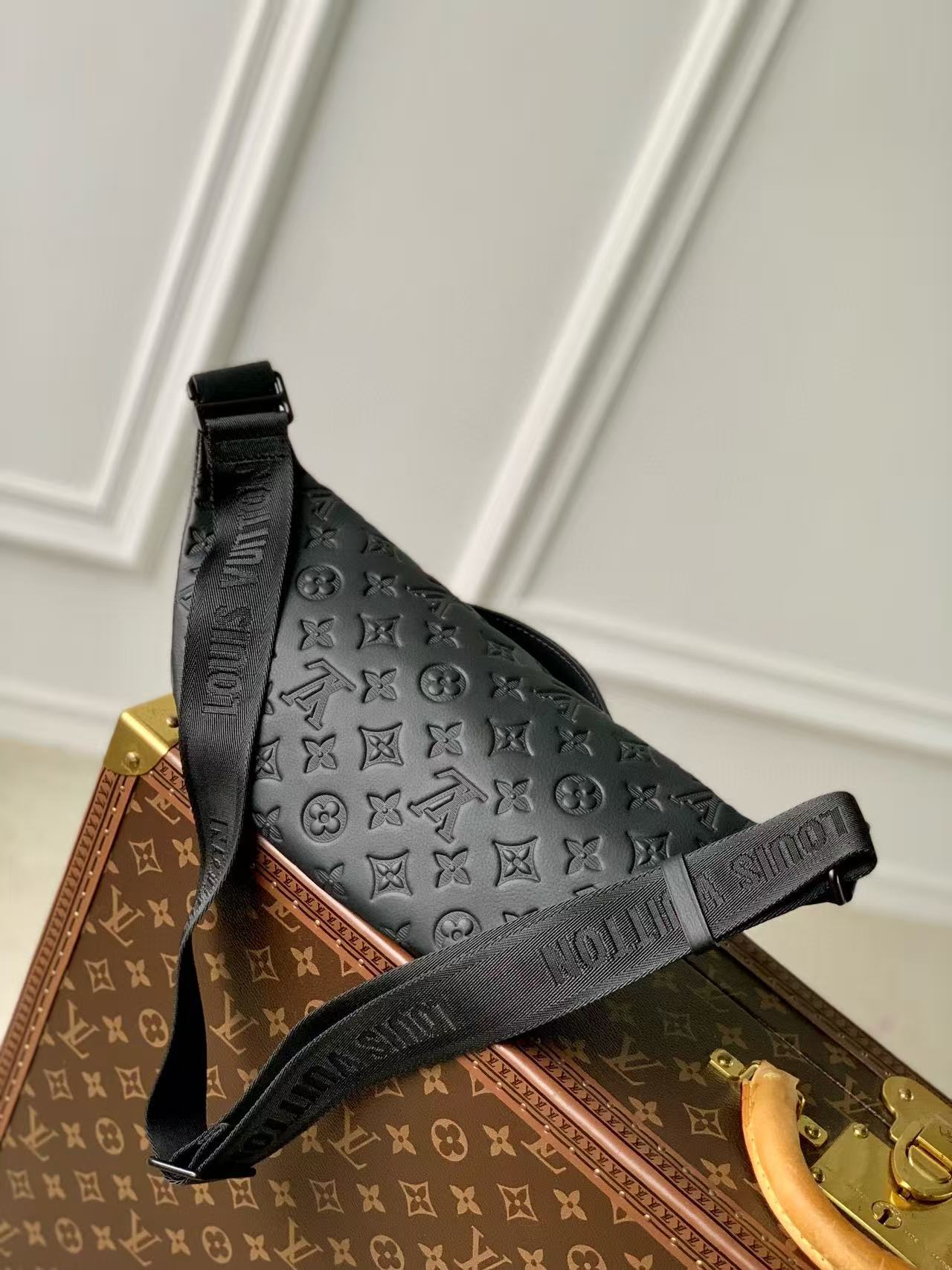 LV rush bumbag M47058