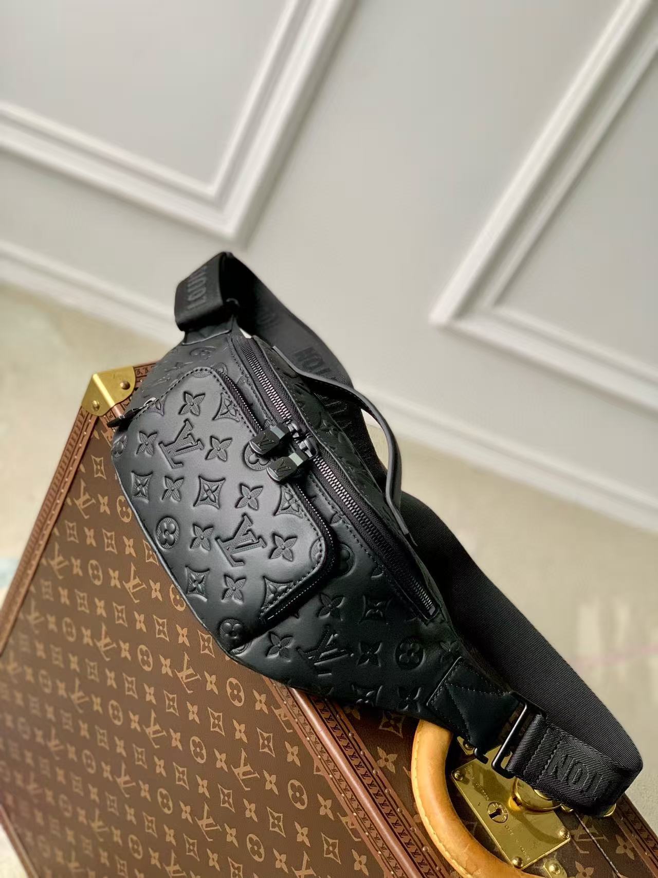 LV rush bumbag M47058