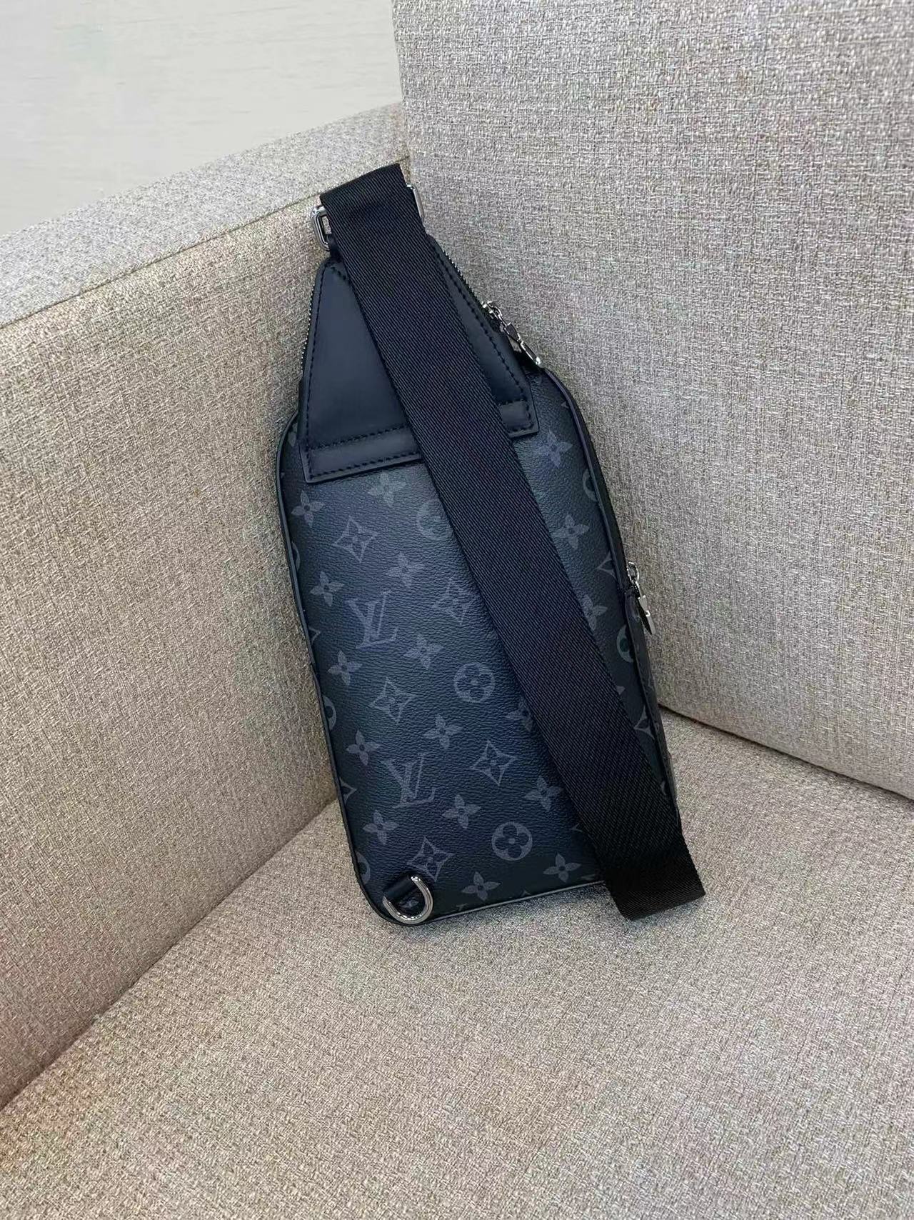 Louis Vuitton Avenue Slingbag PM M47137