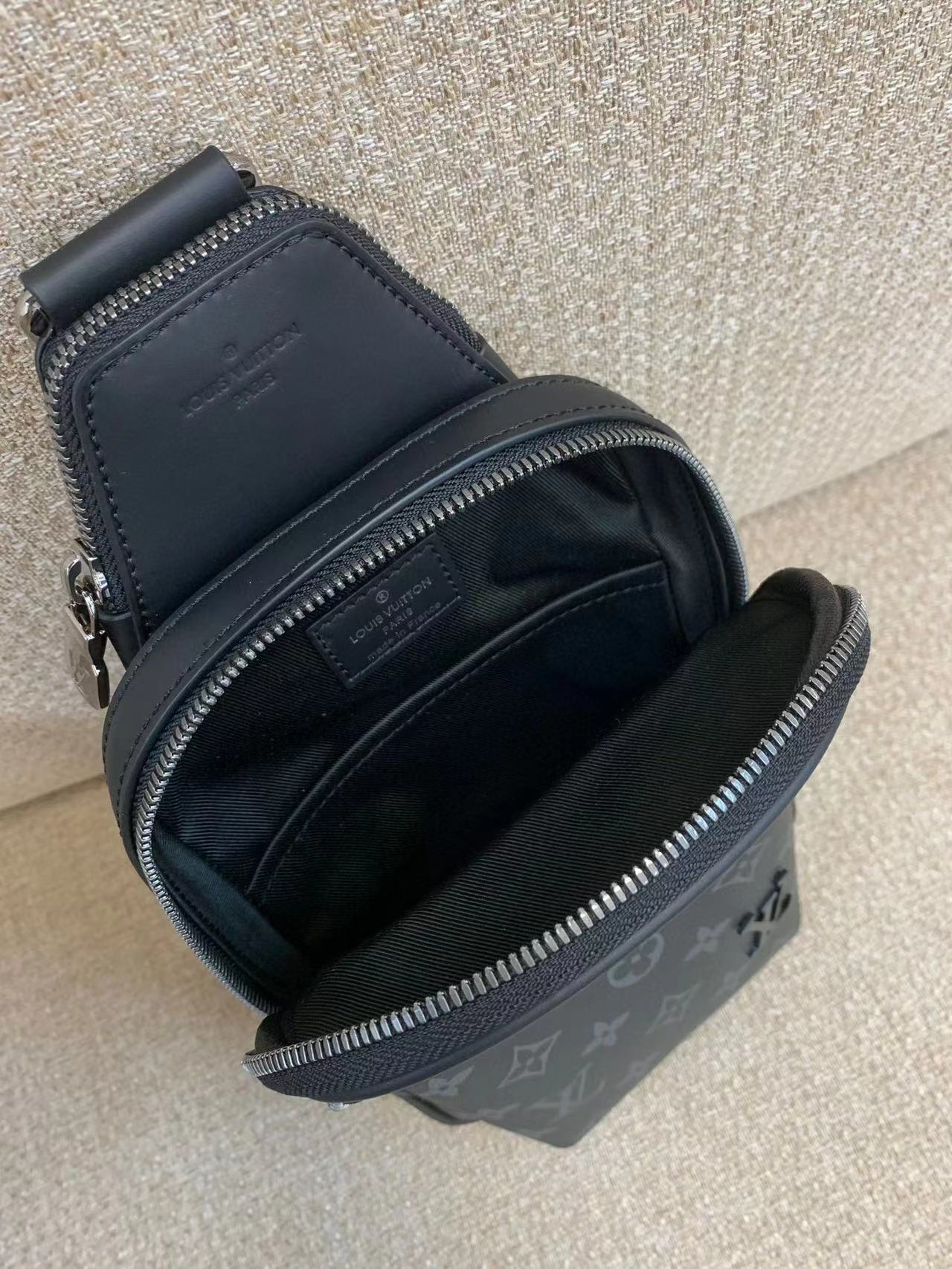 Louis Vuitton Avenue Slingbag PM M47137