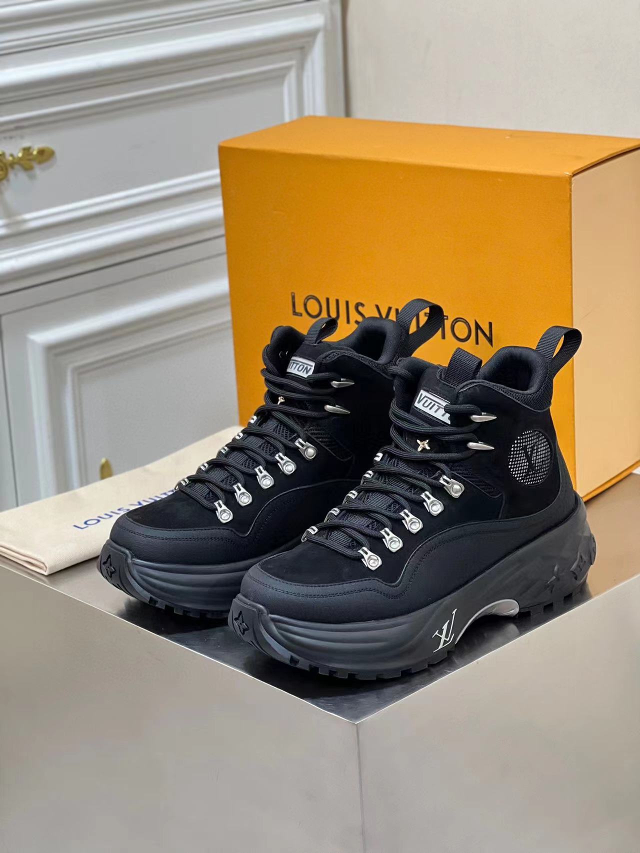 Louis Vuitton LV Discovery Ankle Boot 1ACFCH