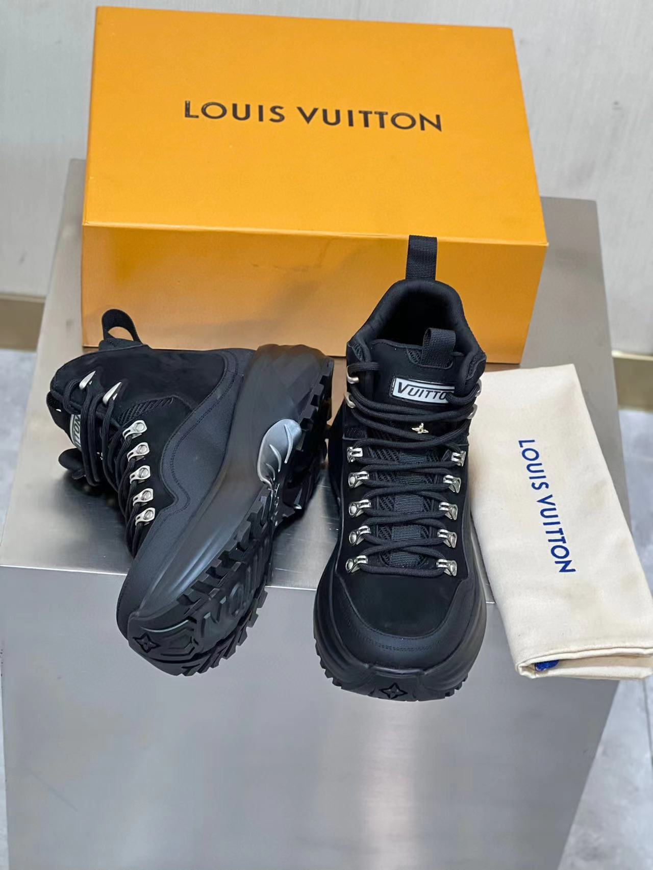 Louis Vuitton LV Discovery Ankle Boot 1ACFCH