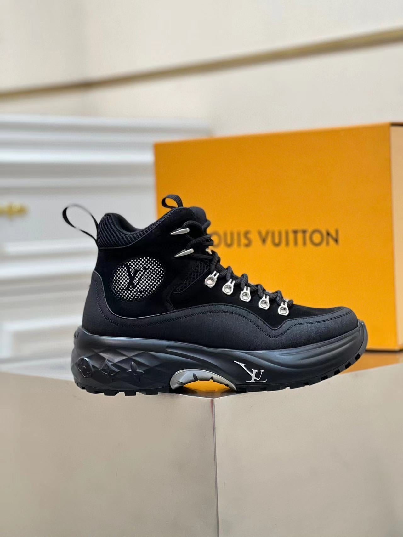 Louis Vuitton LV Discovery Ankle Boot 1ACFCH