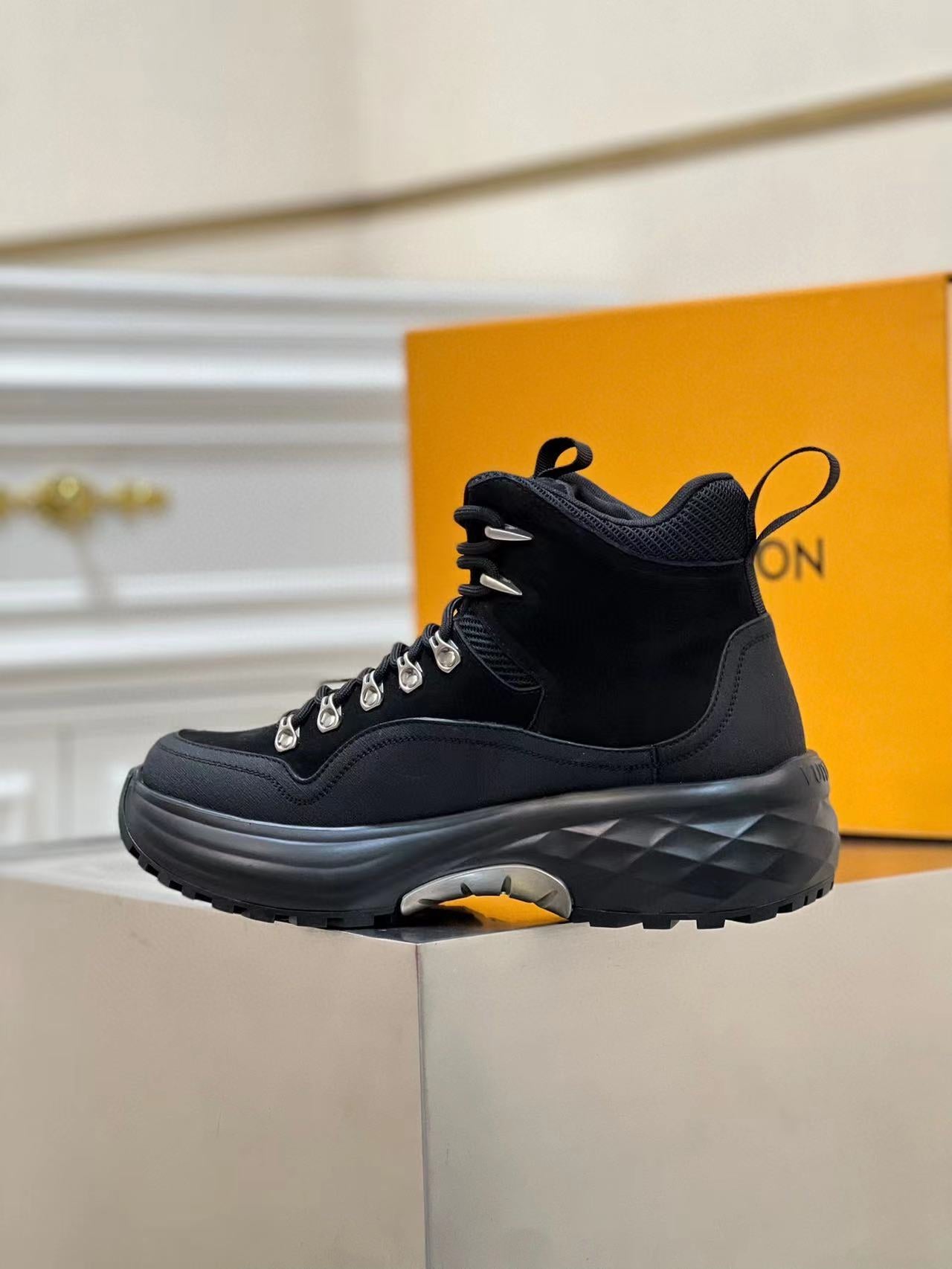 Louis Vuitton LV Discovery Ankle Boot 1ACFCH