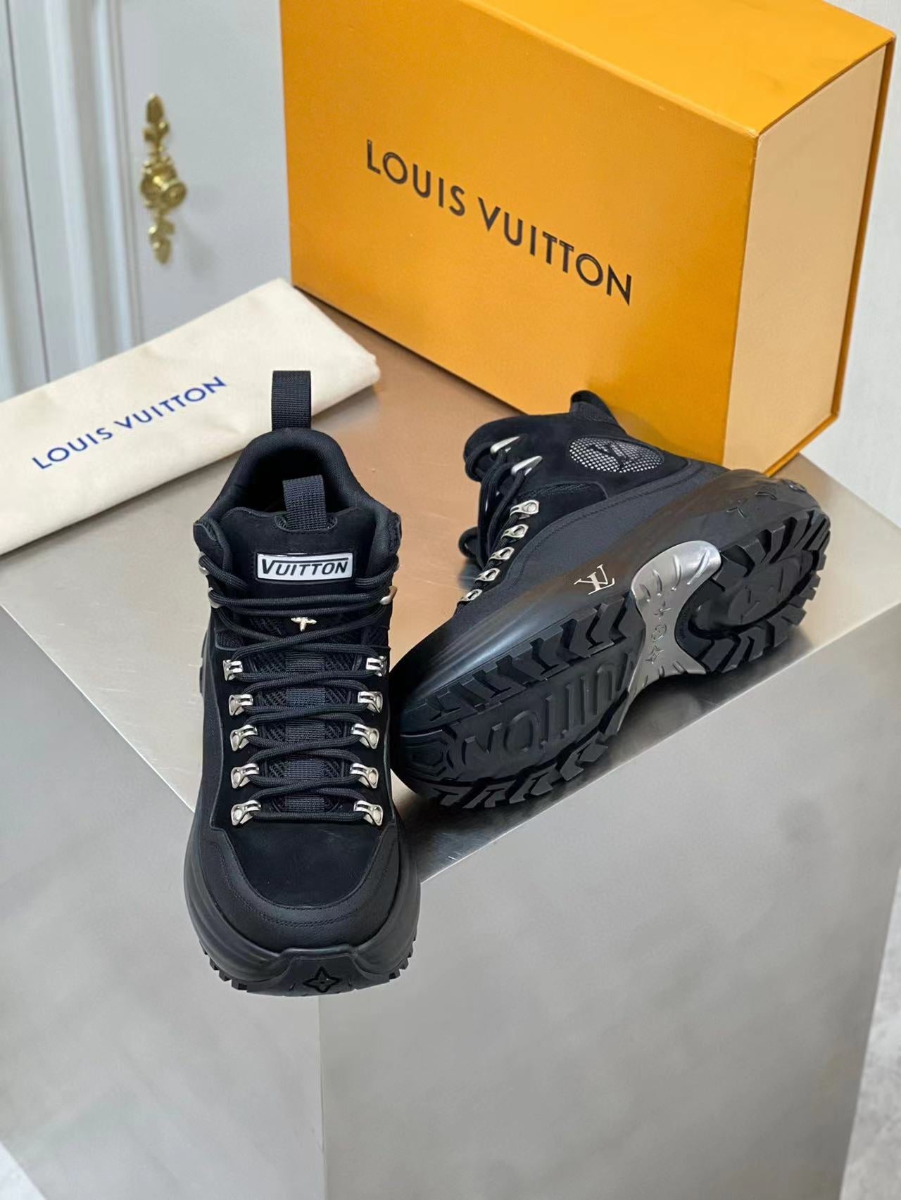 Louis Vuitton LV Discovery Ankle Boot 1ACFCH