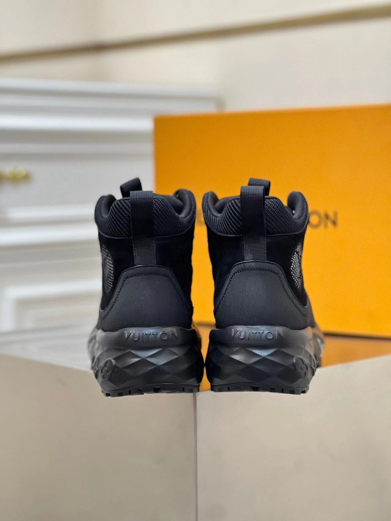 Louis Vuitton LV Discovery Ankle Boot 1ACFCH