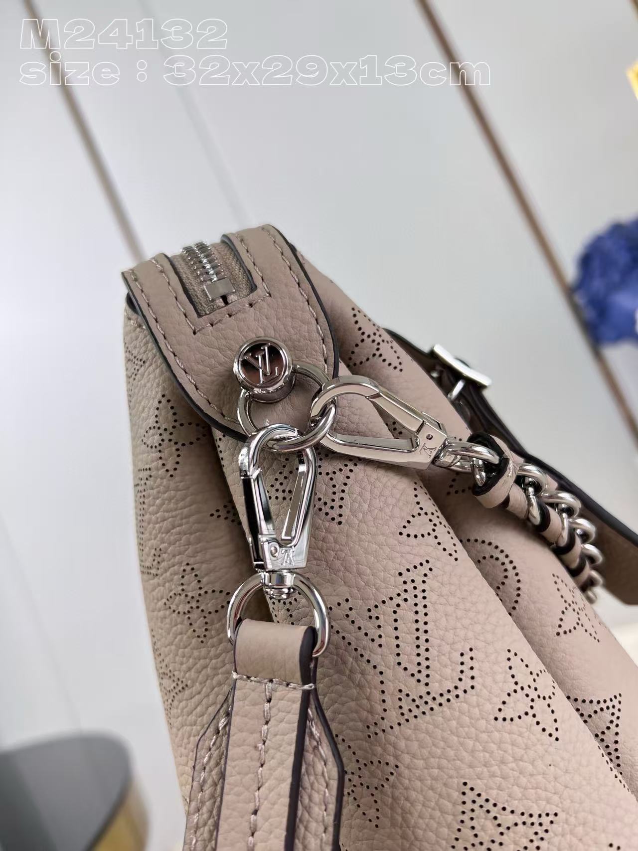 LV Hand It All MM M24133