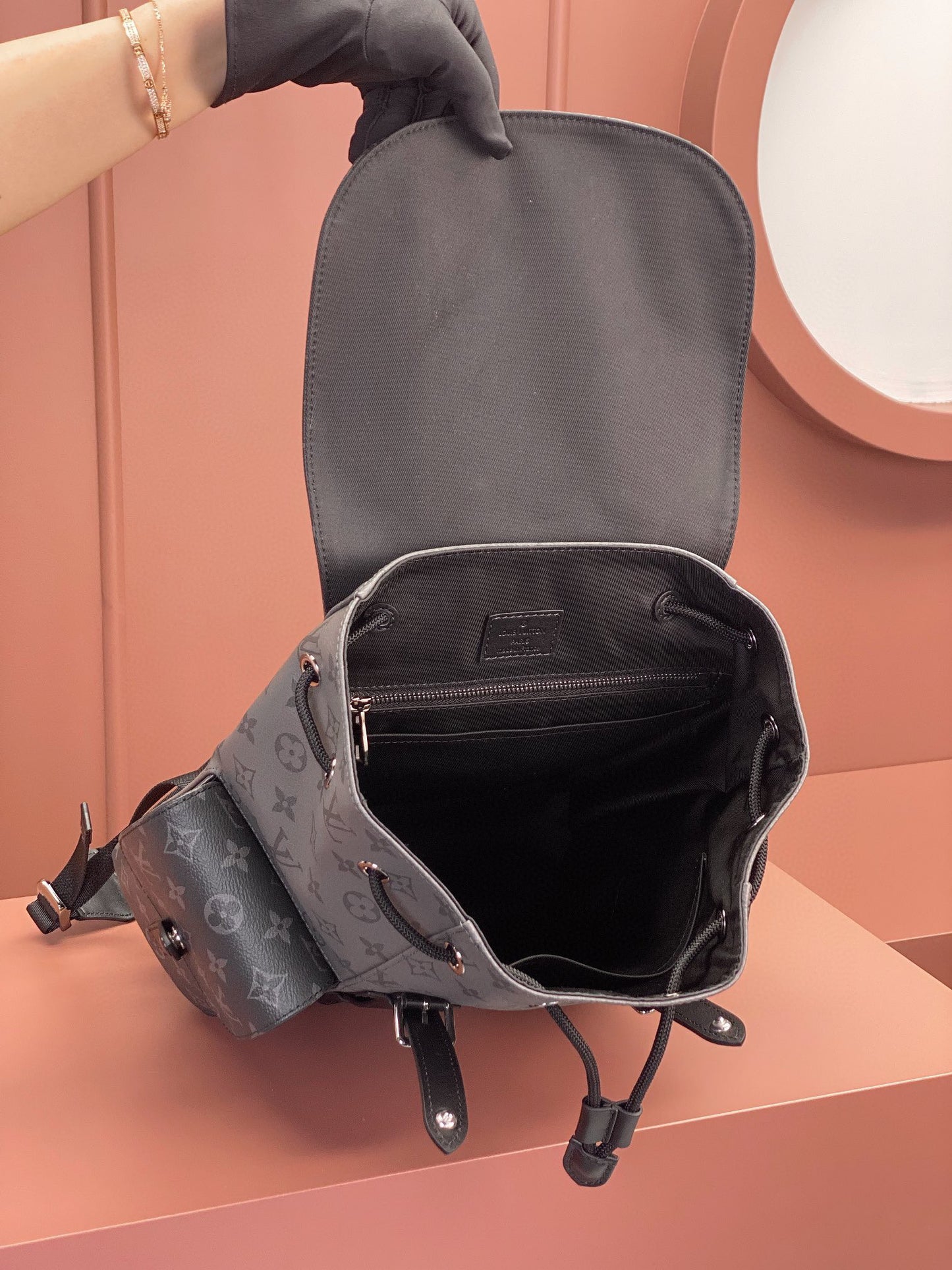 Louis Vuitton Christopher PM M46331