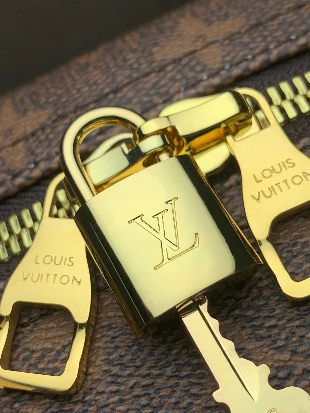 Louis Vuitton Keepall Bandoulière 50 M11541