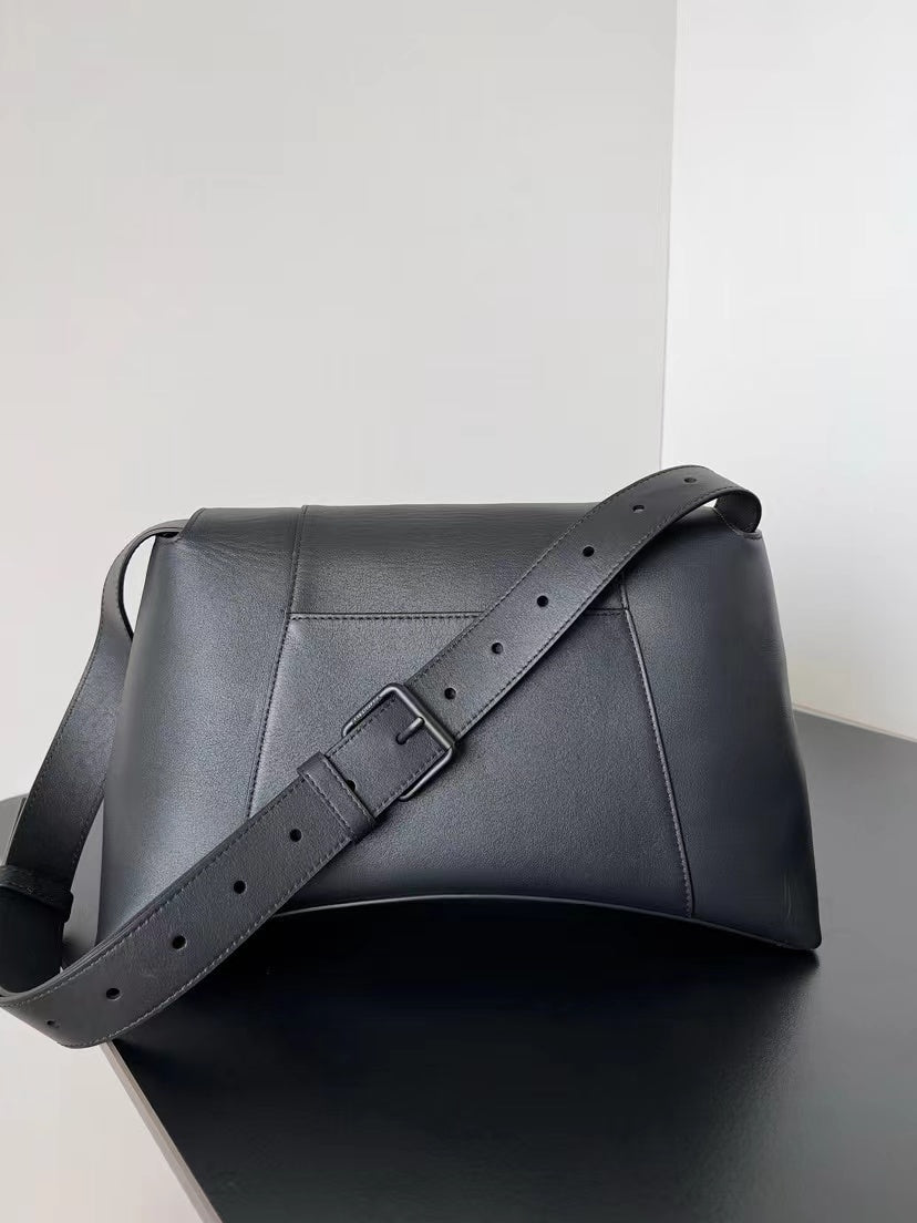 Balenciaga Soft Hourglass shoulder leather bag 32x20x15cm