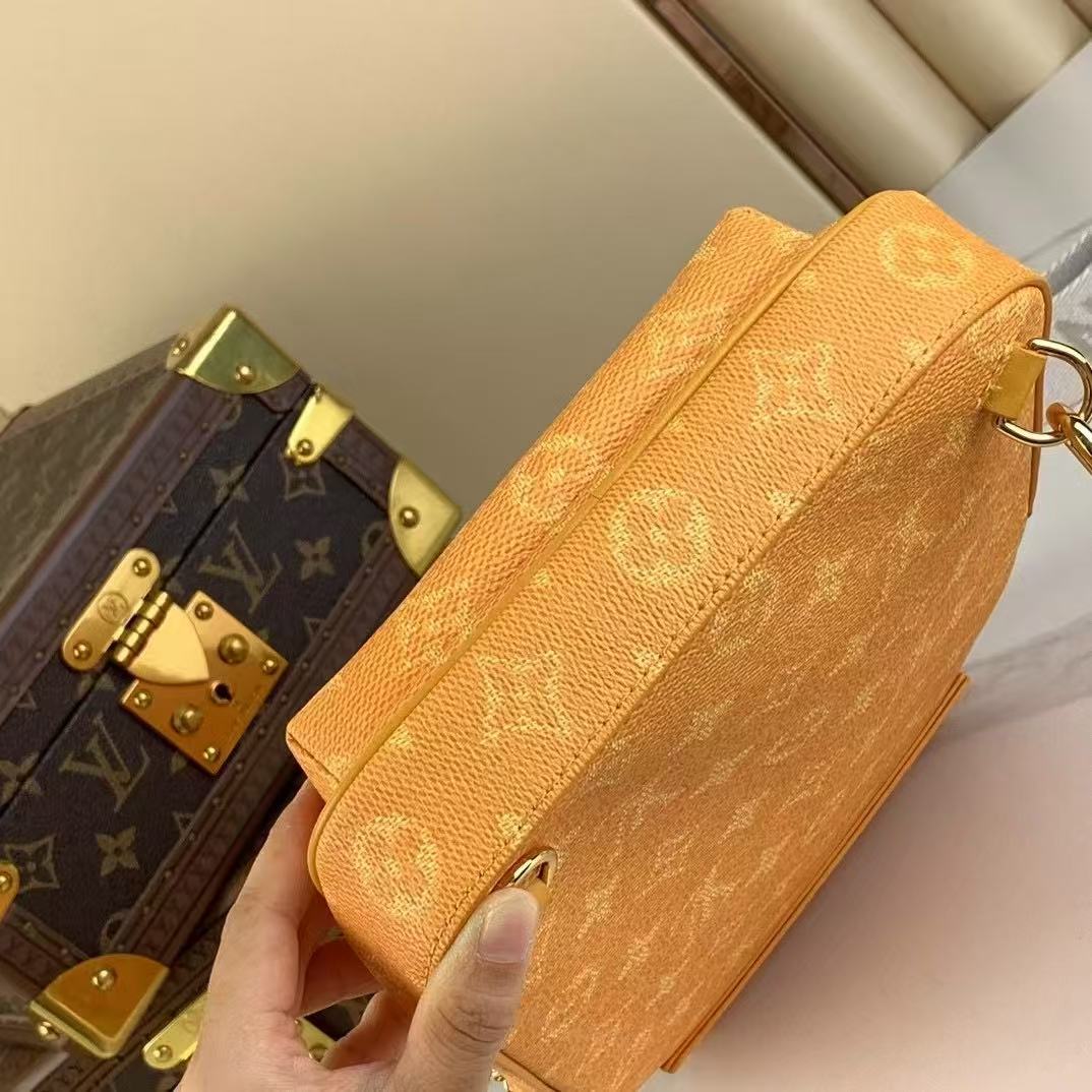 LV 57th Street NYC Avenue Slingbag M12869