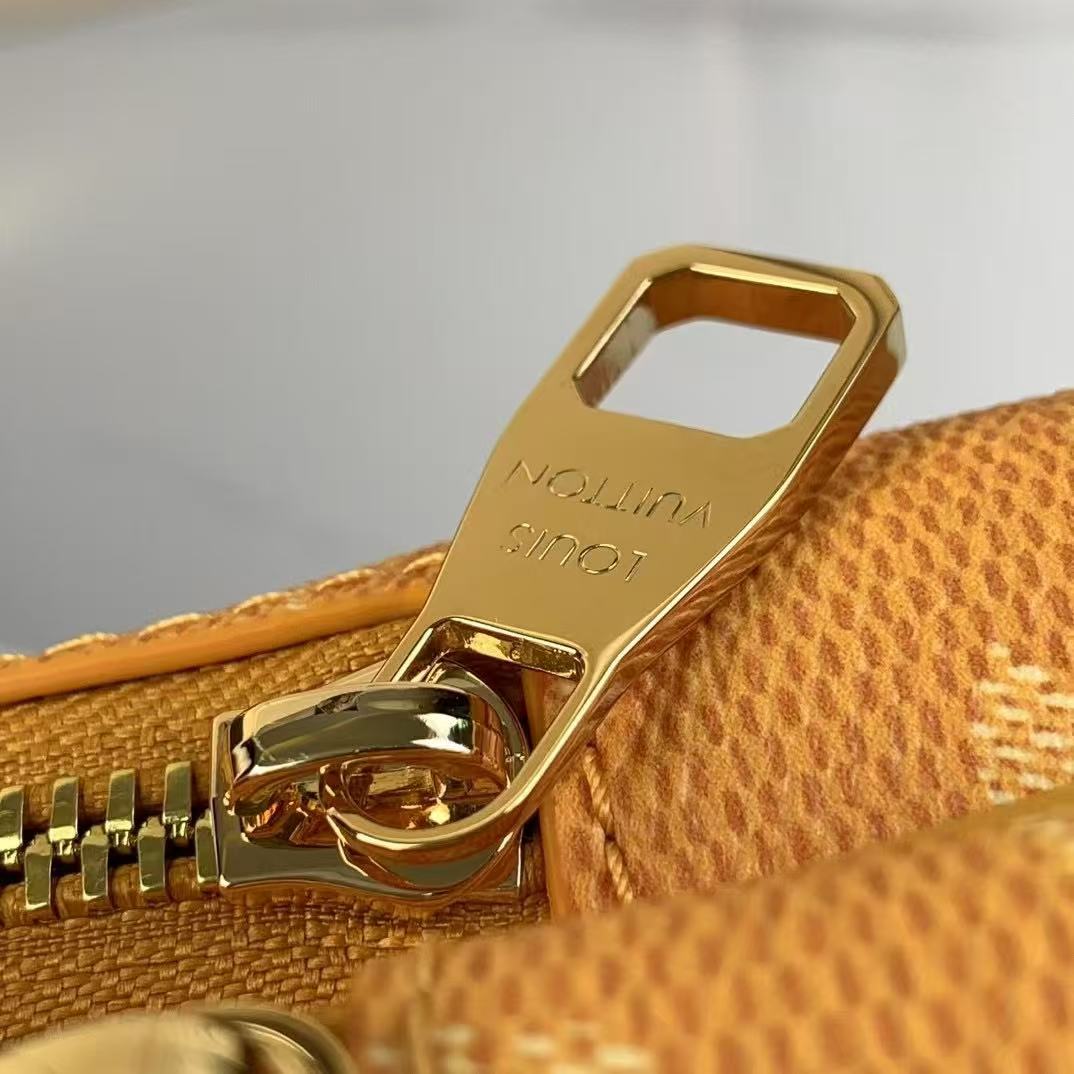 LV 57th Street NYC Avenue Slingbag M12869