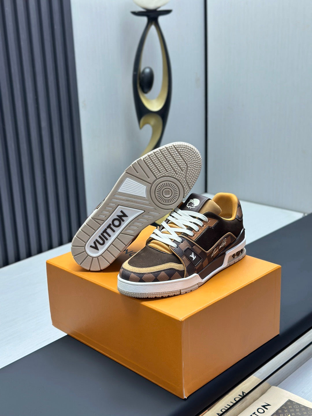 LV Trainer Sneaker 1AIN14