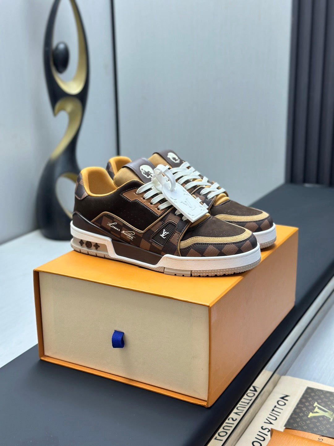 LV Trainer Sneaker 1AIN14