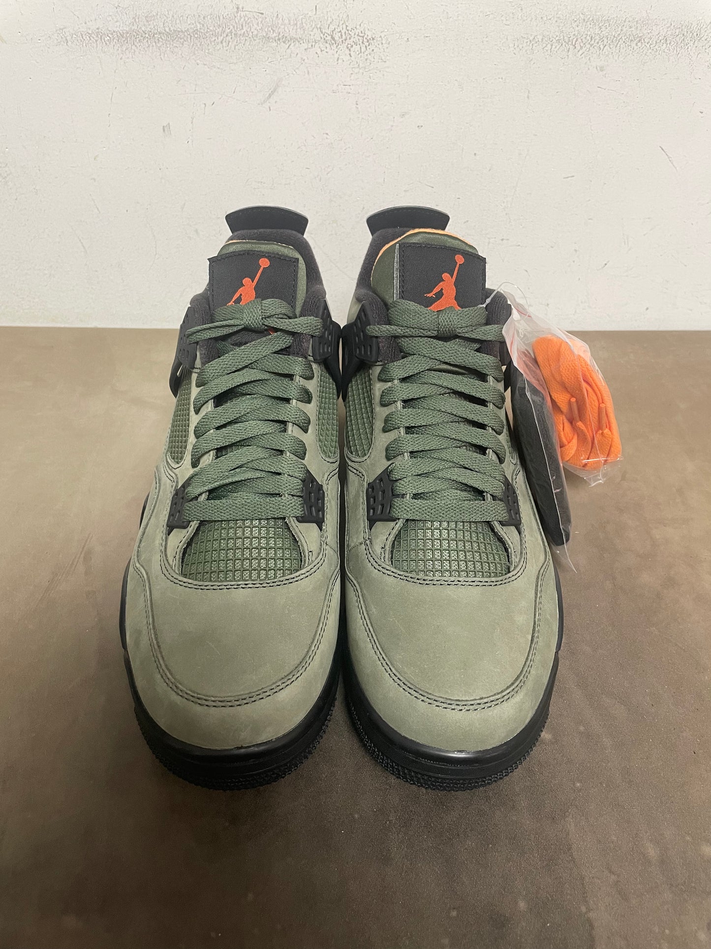 Jordan 4 Retro UNDEFEATED