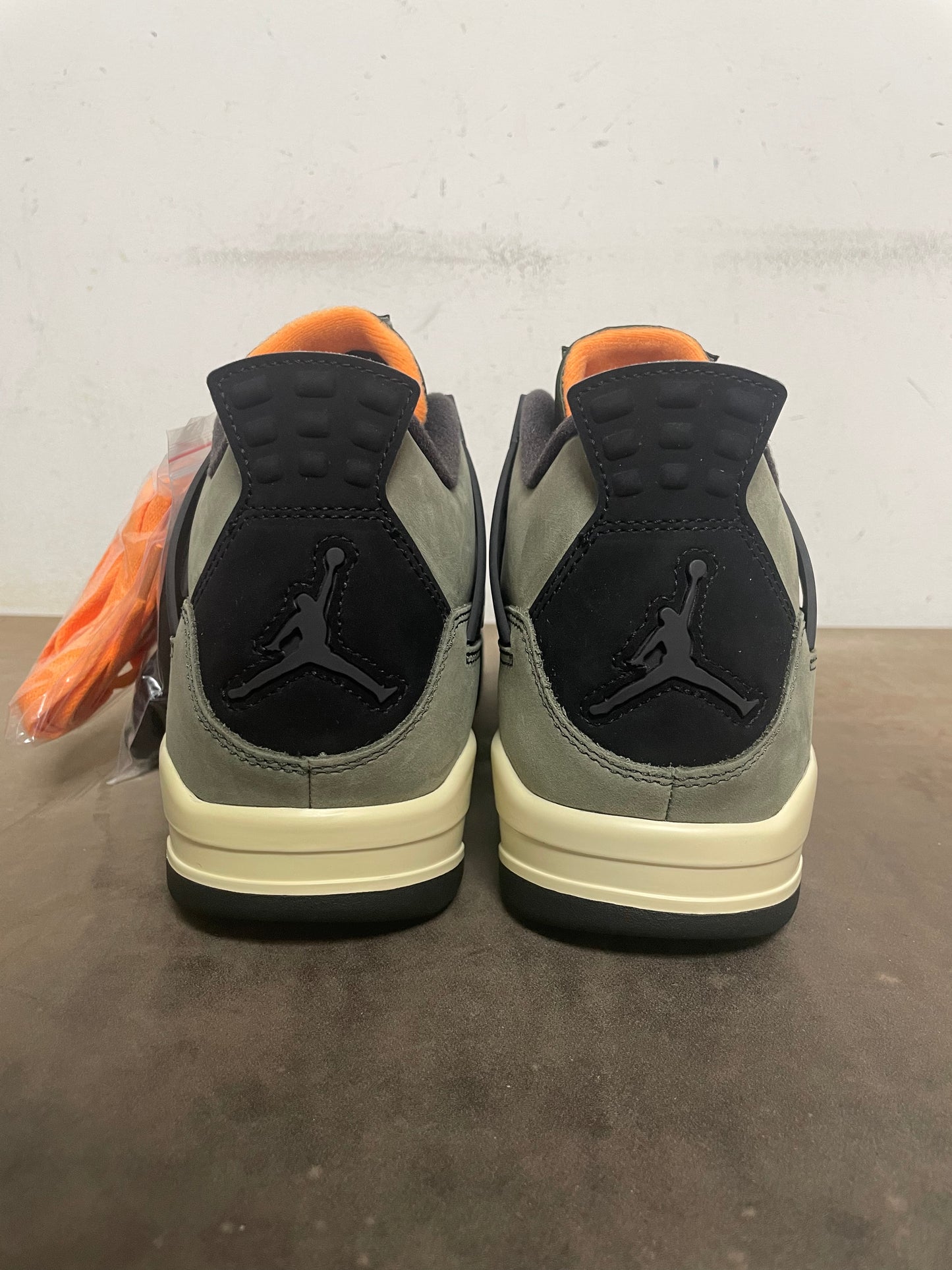Jordan 4 Retro UNDEFEATED