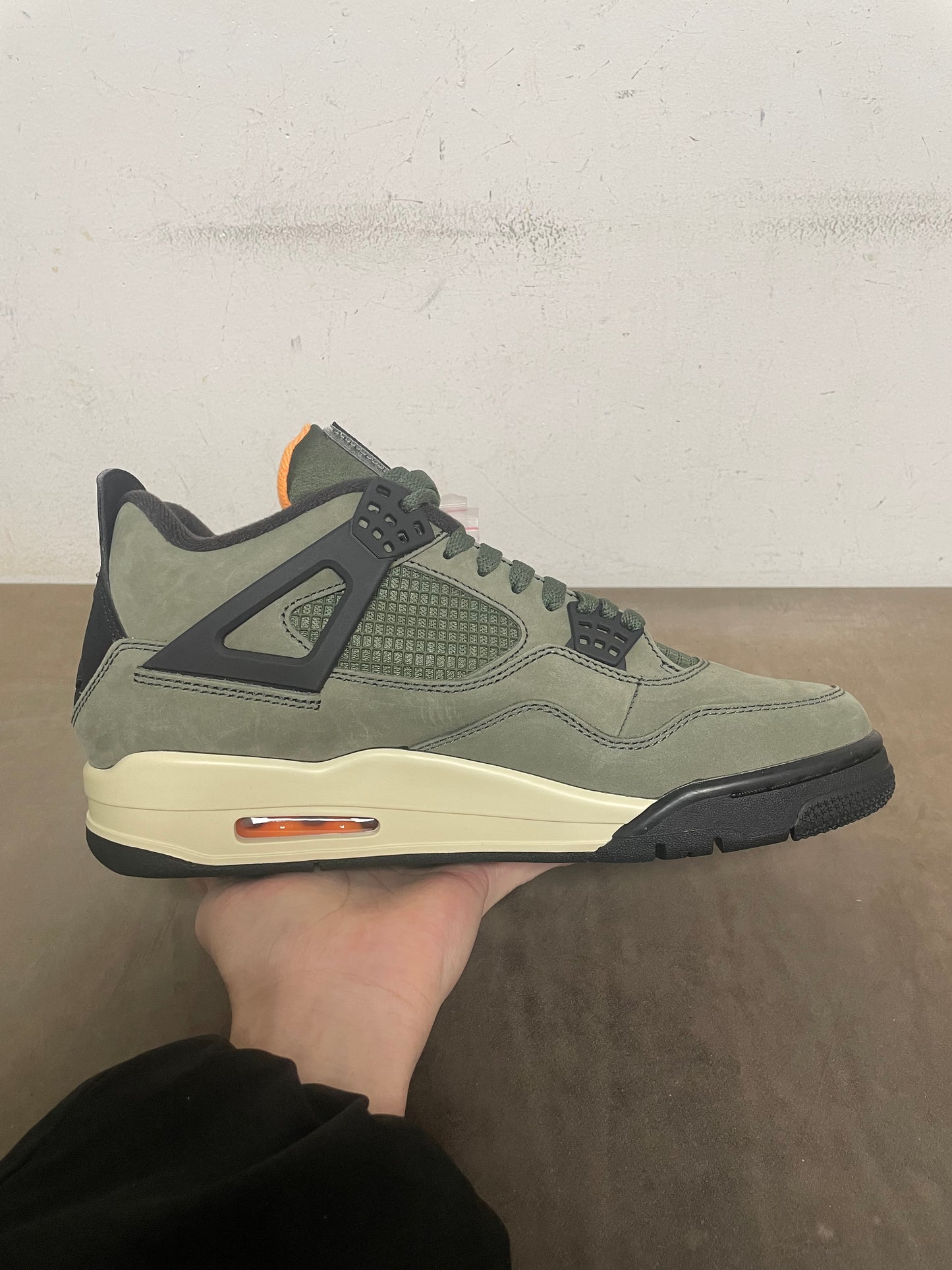 Jordan 4 Retro UNDEFEATED