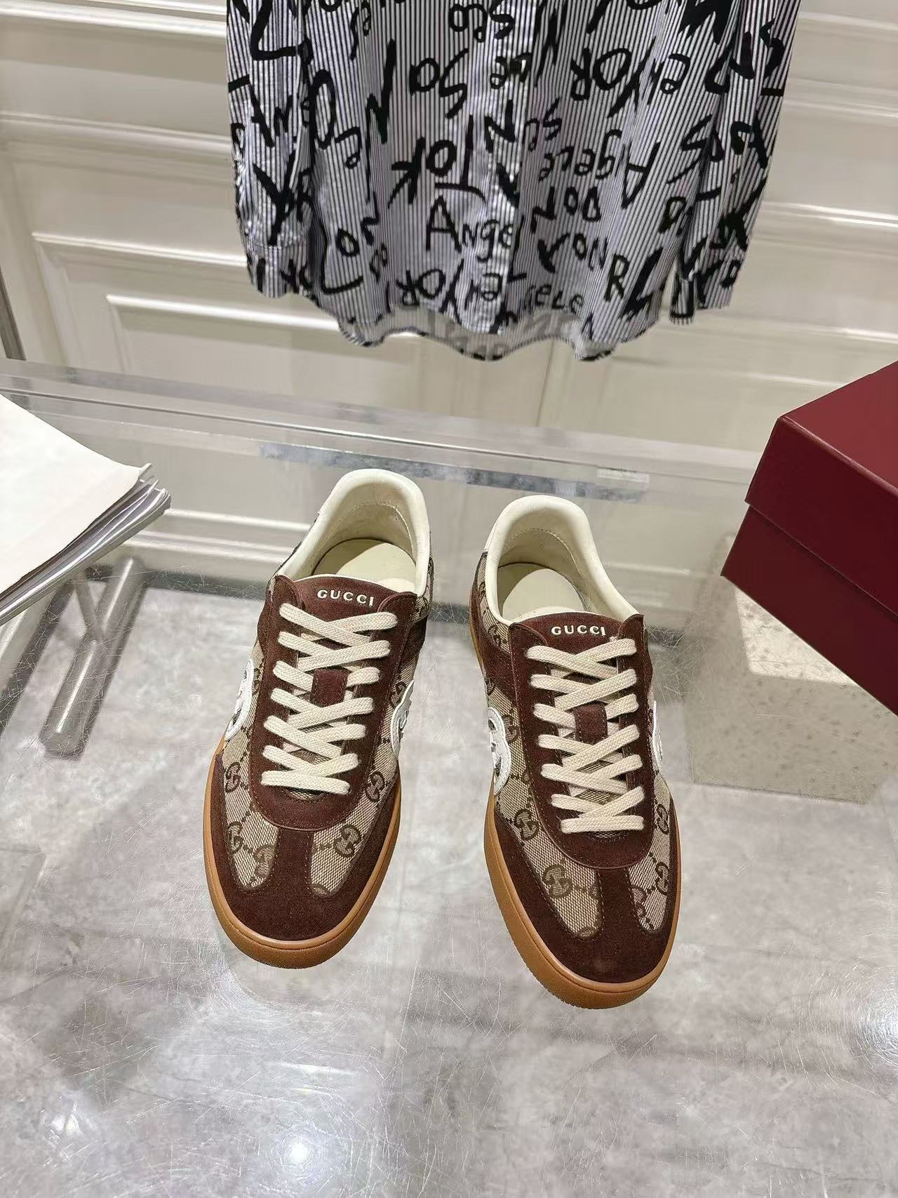 Men's sneaker with Interlocking G dark brown