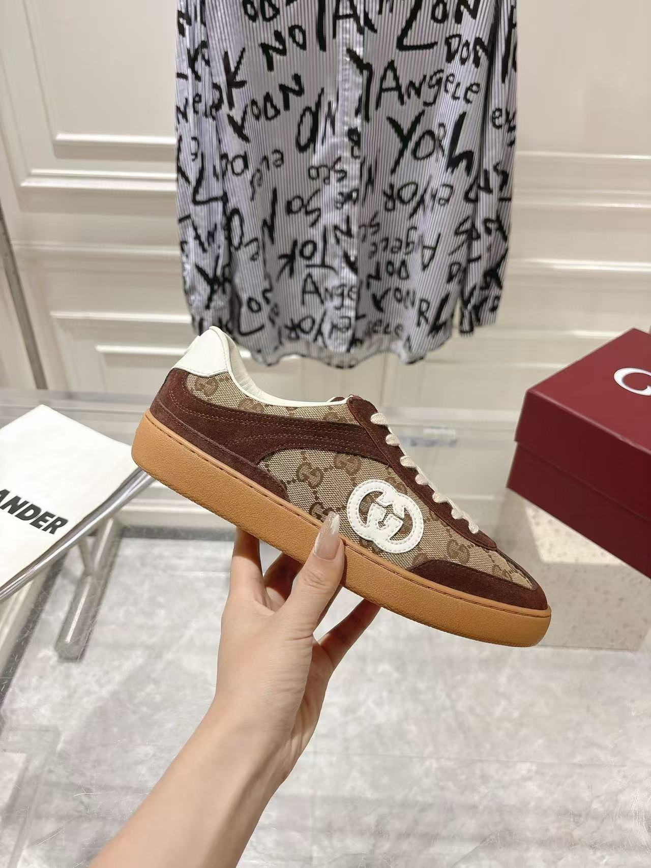 Men's sneaker with Interlocking G dark brown