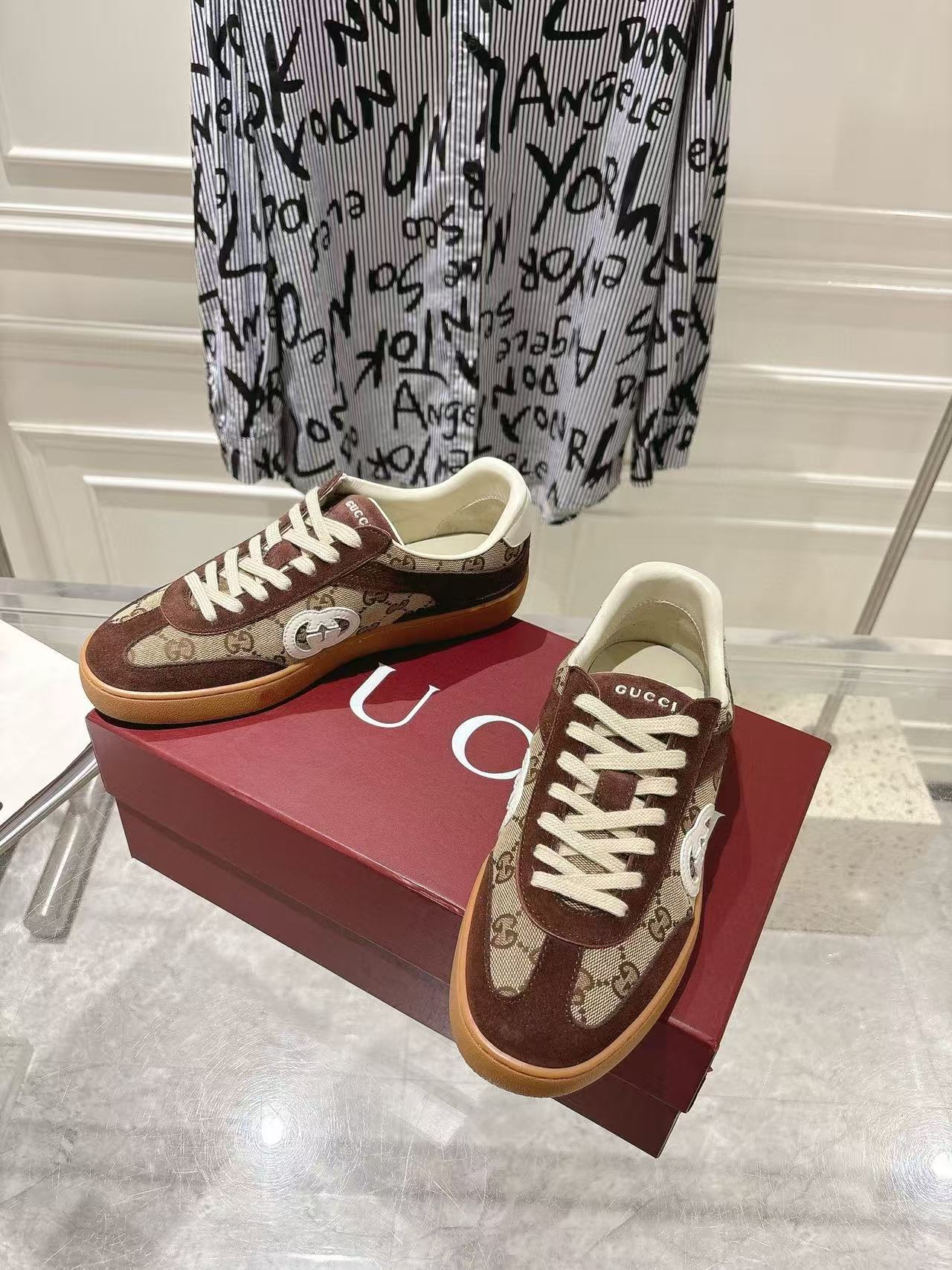 Men's sneaker with Interlocking G dark brown