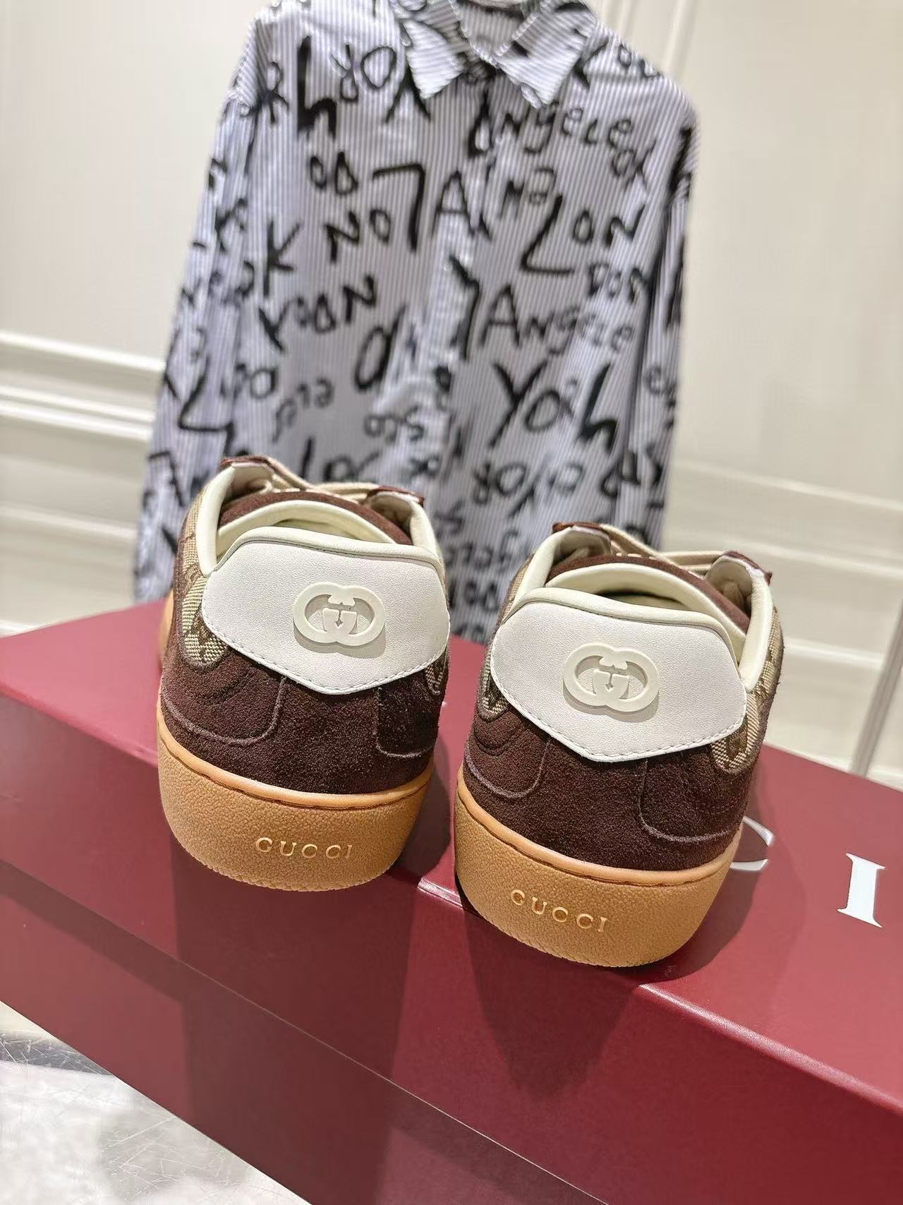 Men's sneaker with Interlocking G dark brown